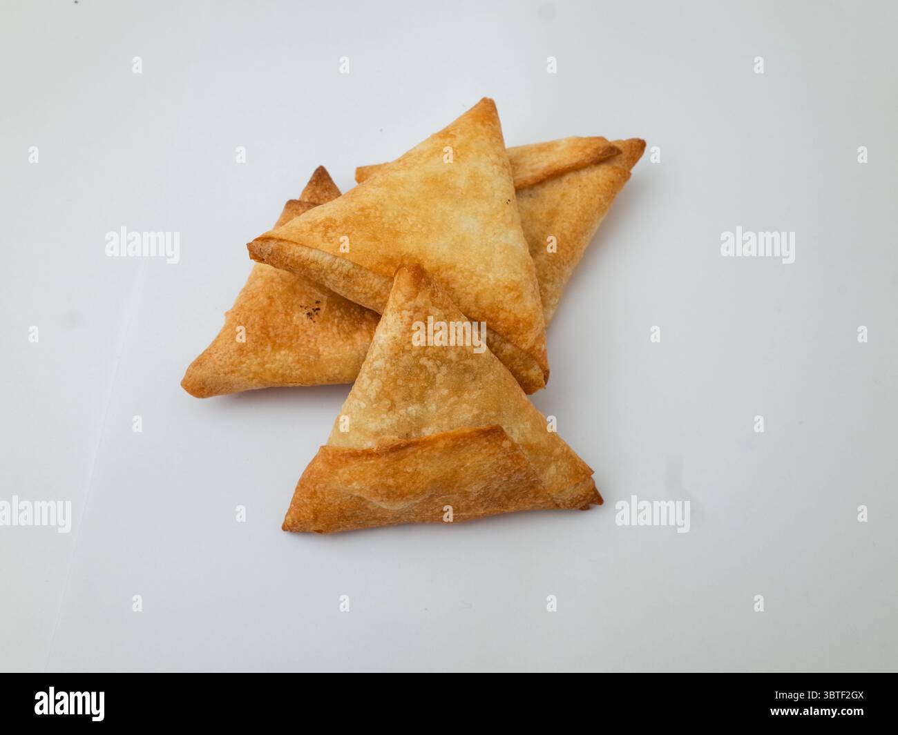 foto ravvicinata del tradizionale piatto ramadan samosa Foto Stock