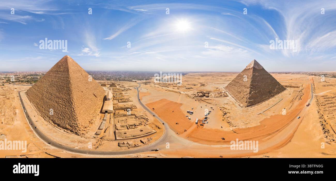 8 ottobre 2011, Giza, Egitto: Vista aerea panoramica delle grandi Piramidi di Giza in Egitto (immagine di credito: © Airpano LLC/Amazing Aerial via ZUMA Wire) Foto Stock