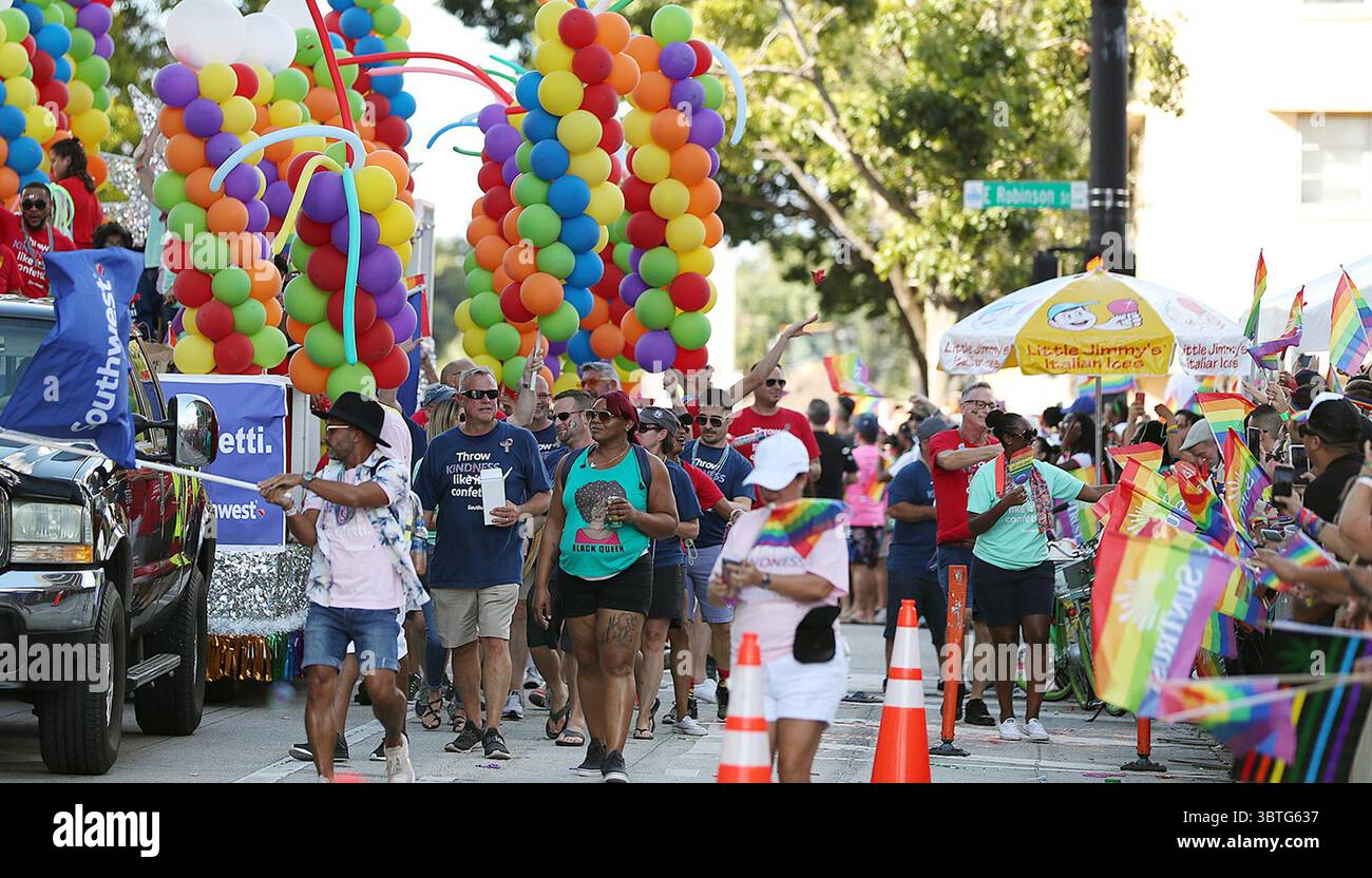 12 ottobre 2019, Orlando, Florida, Stati Uniti: The come Out with Pride Festival and Parade nel centro di Orlando sabato 12 ottobre 2019. (Immagine di credito: © TNS via cavo ZUMA) Foto Stock