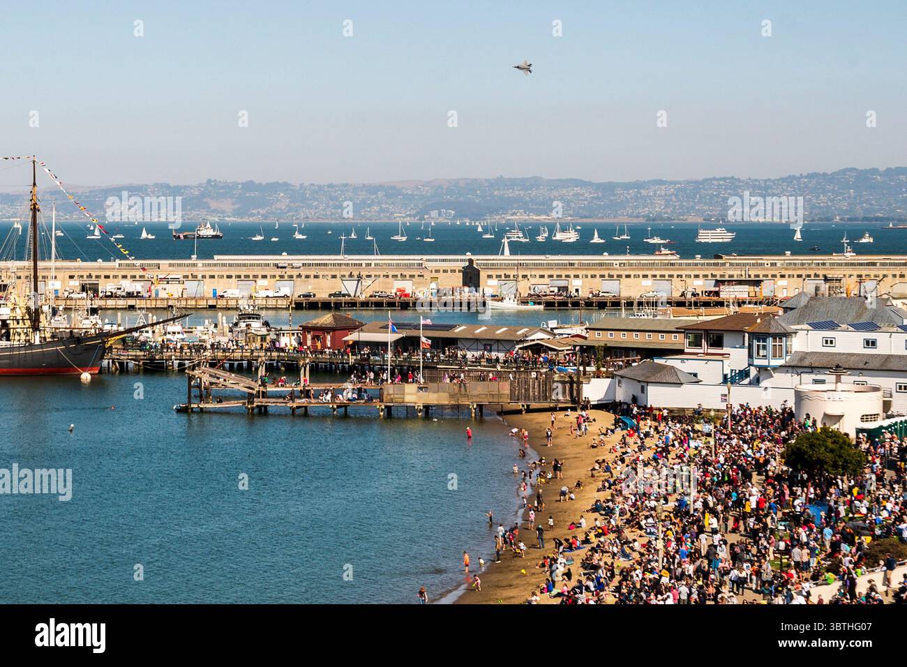 12 ottobre 2019 - San Francisco, California, USA - Capitano Andrew Dojo Olson, pilota e comandante del F-35 Demonstration Team vola sopra la baia di San Francisco durante lo show aereo Fleet Week del 12 ottobre 2019, a San Francisco, California. L'evento sul lungomare attira ogni anno migliaia di visitatori da tutto il mondo per guardare le esibizioni aeree. (Immagine di credito: © U.S. Air Force/ZUMA Wire/ZUMAPRESS.com) Foto Stock