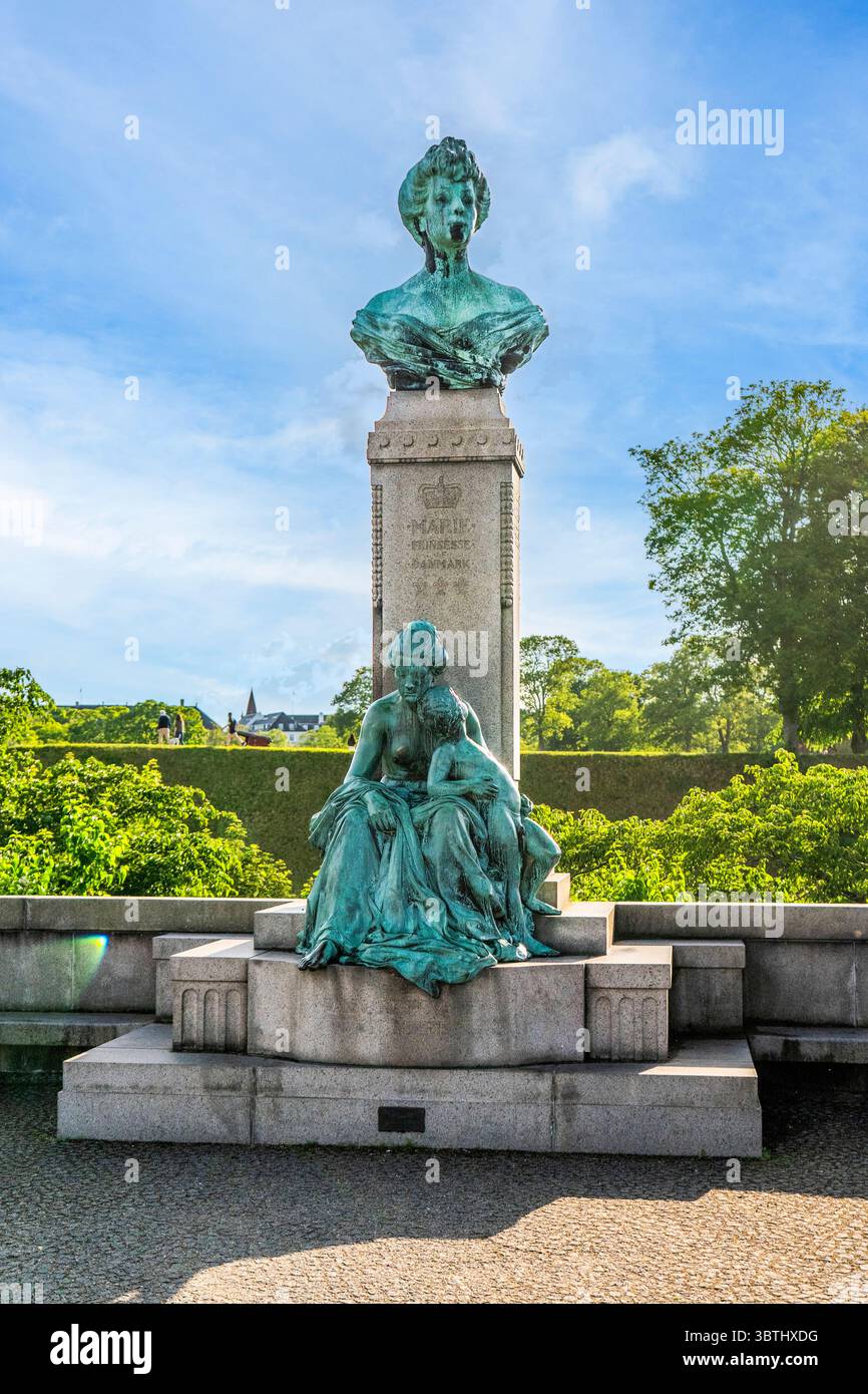Busto e statua della principessa Maria d'Orleans a Langelinie a Copenaghen Foto Stock