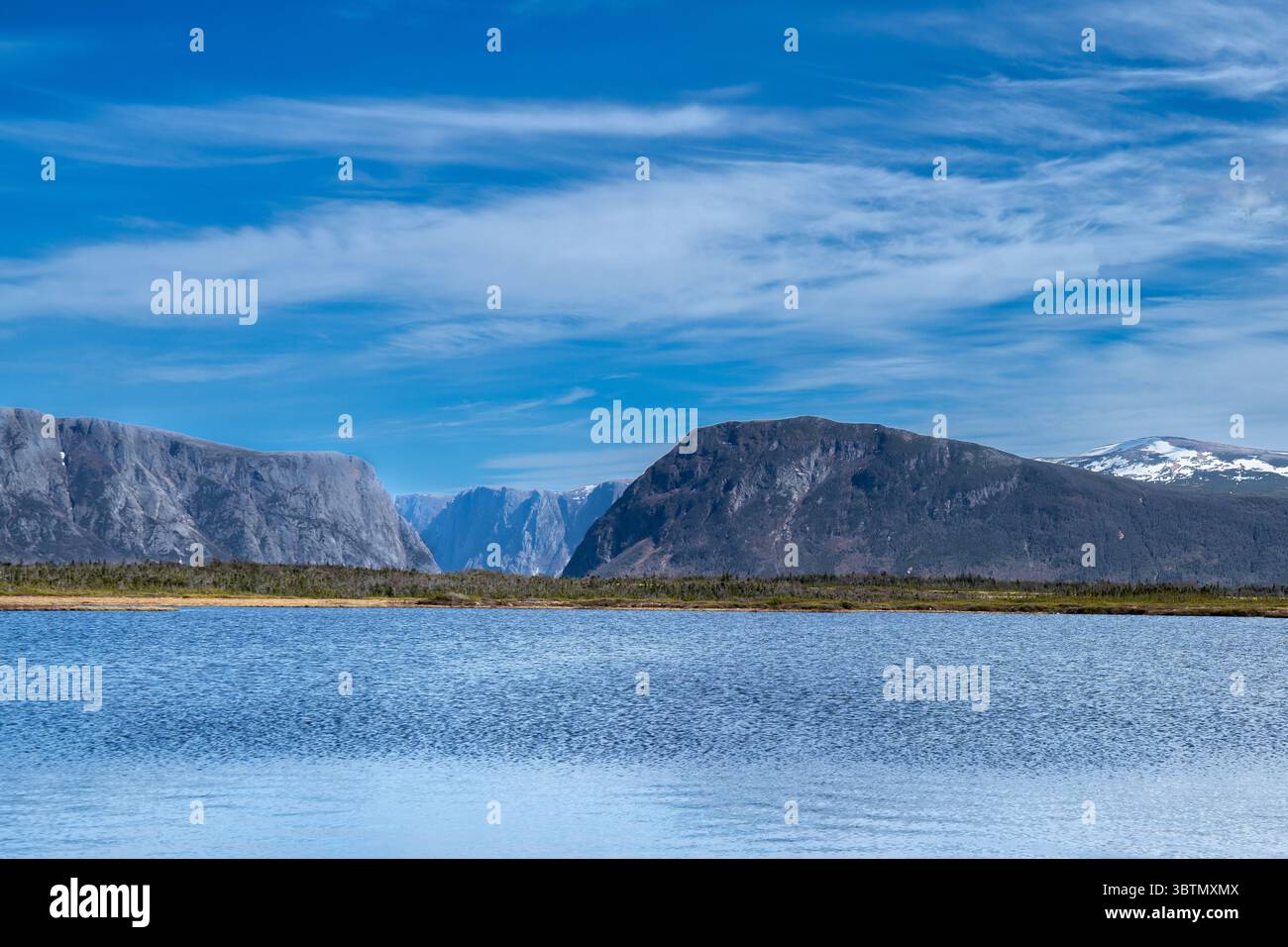 Vista sulla terra del Western Brook Pond, del Gros Morne National Park, di Terranova, Terranova e Labrador, Canada Foto Stock