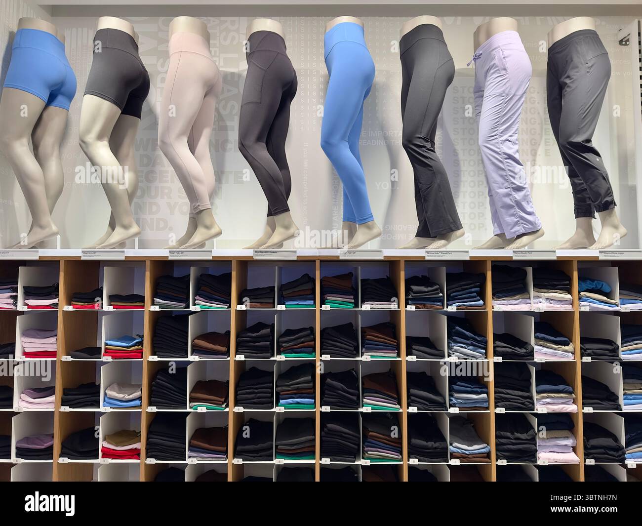 Lululemon, esposizione di interni, Brookfield Place Mall, New York City, New York, STATI UNITI Foto Stock