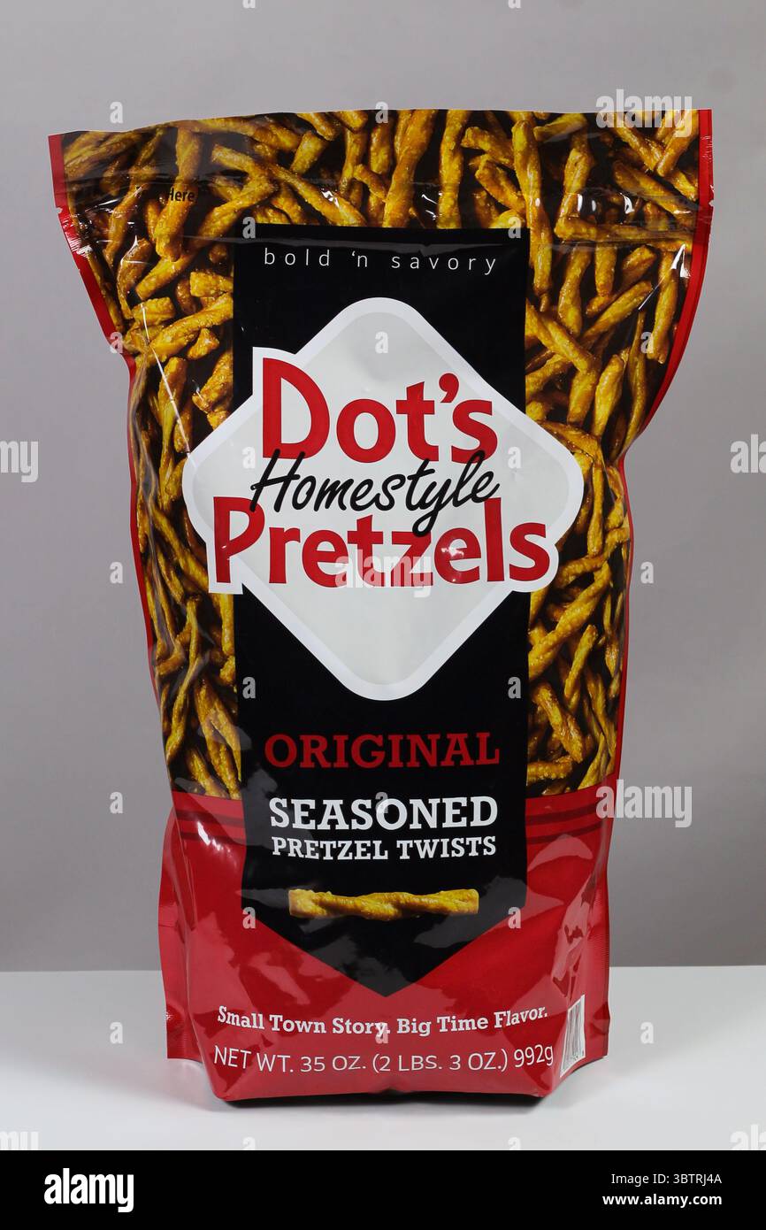 Borsa da snack Homestyle Pretzels di DOT isolata sullo sfondo Foto Stock
