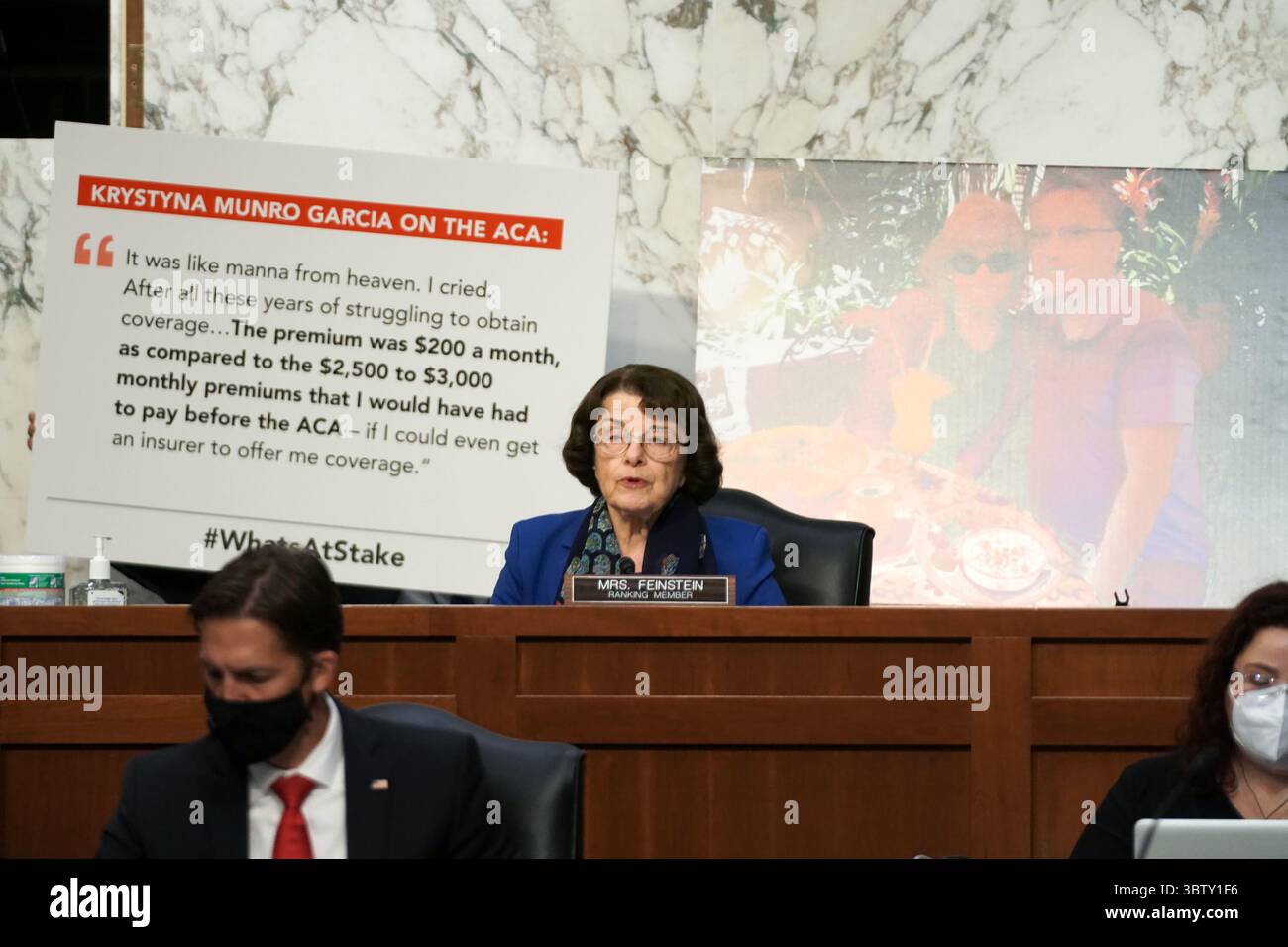 12 ottobre 2020, Washington, District of Columbia, USA: La senatrice degli Stati Uniti Dianne Feinstein (Democratica della California), membro della classifica, la commissione giudiziaria del Senato degli Stati Uniti fa una dichiarazione di apertura durante l'audizione di conferma della commissione giudiziaria del Senato del Presidente Donald Trumpâ€™s Supreme Court Nominee Judge Amy Coney Barrett lunedì 12 ottobre 2020 (immagine di credito: © Greg Nash - Pool via CNP/CNP via ZUMA Wire) Foto Stock