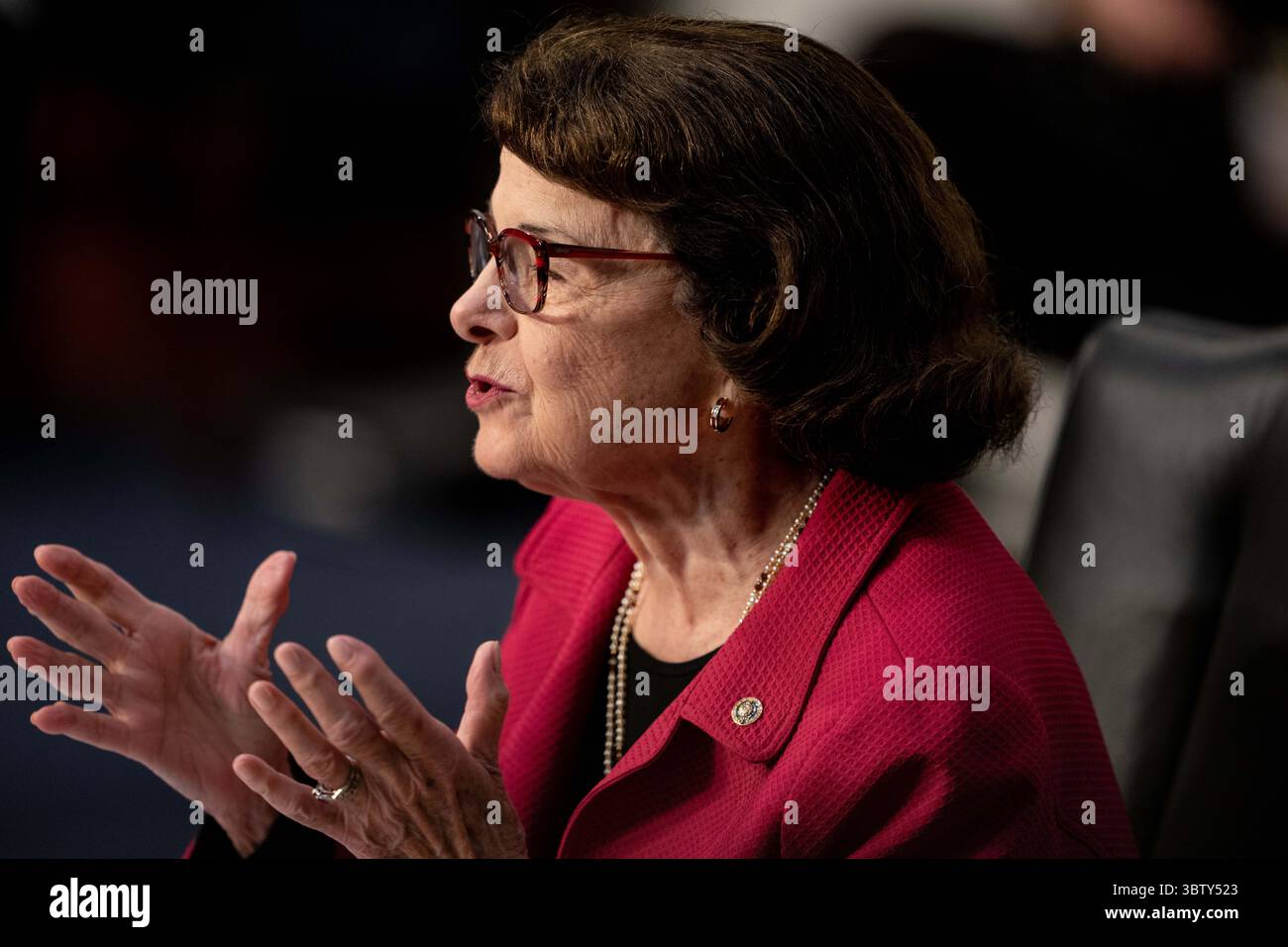 13 ottobre 2020, Washington, District of Columbia, USA: La senatrice degli Stati Uniti Dianne Feinstein (democratica della California), membro della classifica, la commissione giudiziaria del Senato degli Stati Uniti parla durante il secondo giorno dell'udienza di conferma del Senato del giudice Amy Coney Barrett alla Corte Suprema su Capitol Hill a Washington DC il 13 ottobre 2020 (immagine di credito: © Erin Schaff - Pool via CNP/CNP via ZUMA Wire) Foto Stock
