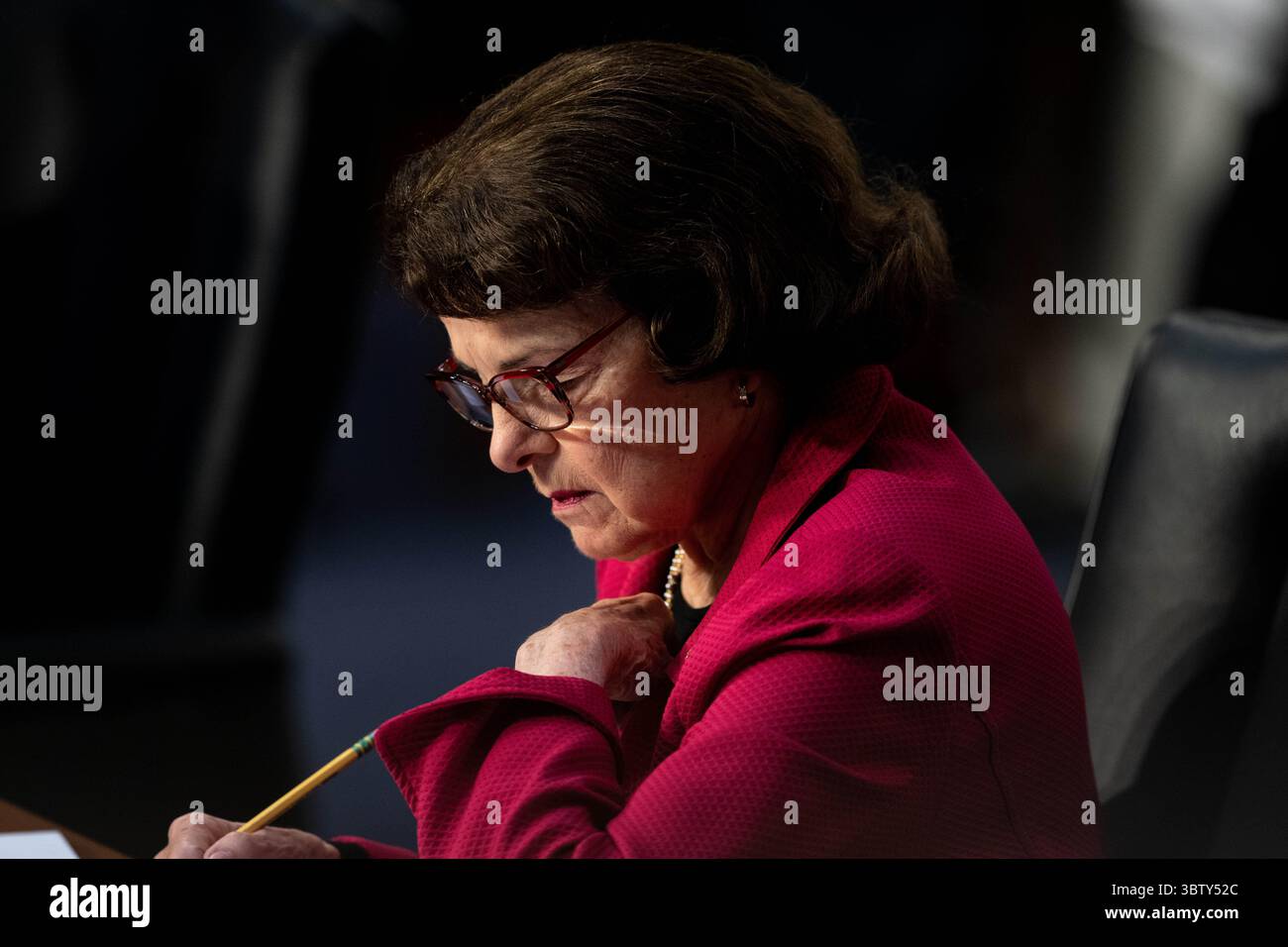 13 ottobre 2020, Washington, Distretto di Columbia, USA: La senatrice degli Stati Uniti Dianne Feinstein (Democratica della California), membro della classifica, la commissione giudiziaria del Senato degli Stati Uniti partecipa all'audizione di conferma del Senato del giudice Amy Coney Barrett alla Corte Suprema di Capitol Hill a Washington DC il 13 ottobre 2020 (immagine di credito: © Erin Schaff - Pool via CNP/CNP via ZUMA Wire) Foto Stock