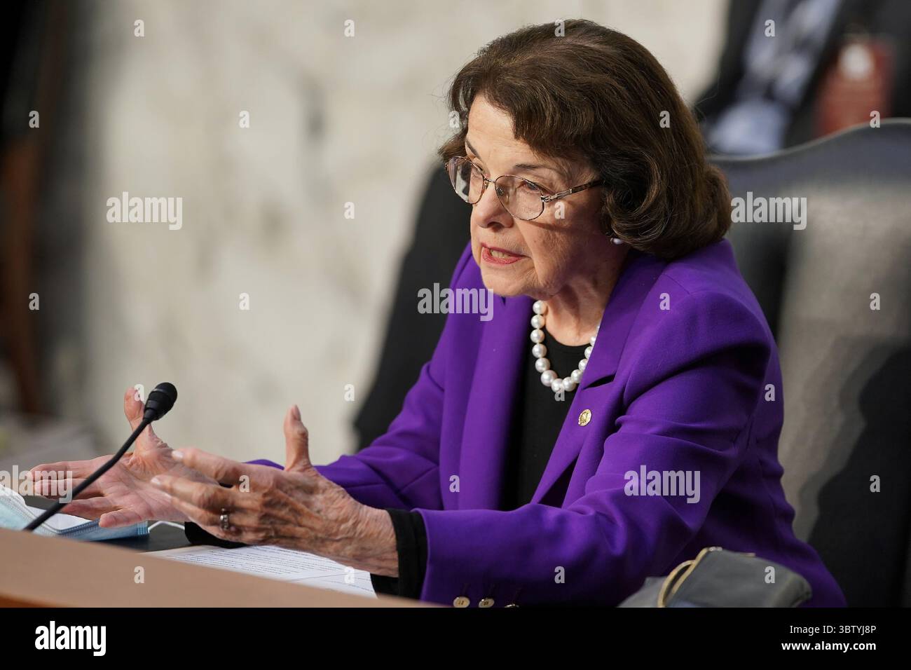 15 ottobre 2020, Washington, District of Columbia, USA: La senatrice degli Stati Uniti Dianne Feinstein (Democratica della California), membro della classifica, Commissione giudiziaria del Senato degli Stati Uniti durante una riunione aziendale del Comitato giudiziario del Senato degli Stati Uniti prima del quarto giorno per l'audizione di conferma del presidente Donald Trumpâ, il giudice designato alla Corte Suprema Amy Coney Barrett, giovedì 15 ottobre 2020 (immagine di credito: © Greg Nash - Pool via CNP/CNP via ZUMA Wire) Foto Stock