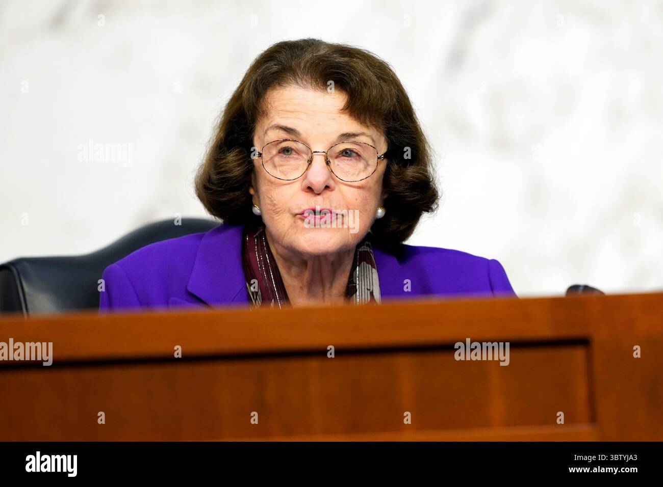 15 ottobre 2020, Washington, District of Columbia, USA: La senatrice degli Stati Uniti Dianne Feinstein (Democrat of California), membro della classifica, Commissione giudiziaria del Senato degli Stati Uniti, parla mentre la commissione giudiziaria del Senato ascolta gli esperti legali nell'ultimo giorno dell'udienza di conferma per la candidata alla Corte Suprema Amy Coney Barrett, su Capitol Hill a Washington, giovedì 15 ottobre 2020 (immagine di credito: © Susan Walsh - Pool via CNP/CNP via ZUMA Wire) Foto Stock