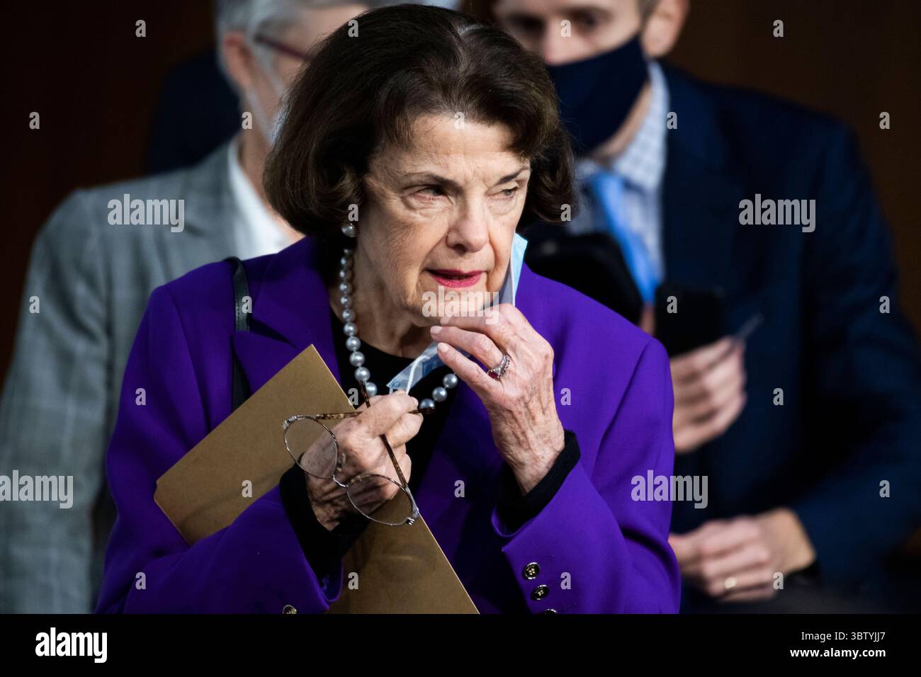 15 ottobre 2020, Washington, District of Columbia, USA: La senatrice degli Stati Uniti Dianne Feinstein (Democratica della California), membro della classifica, Commissione giudiziaria del Senato degli Stati Uniti, partecipa alla riunione aziendale esecutiva della commissione giudiziaria del Senato degli Stati Uniti sulla candidata alla Corte Suprema Amy Coney Barrett nell'edificio dell'ufficio del Senato di Hart giovedì 15 ottobre 2020 (immagine di credito: © Tom Williams - Pool via CNP/CNP via ZUMA Wire) Foto Stock