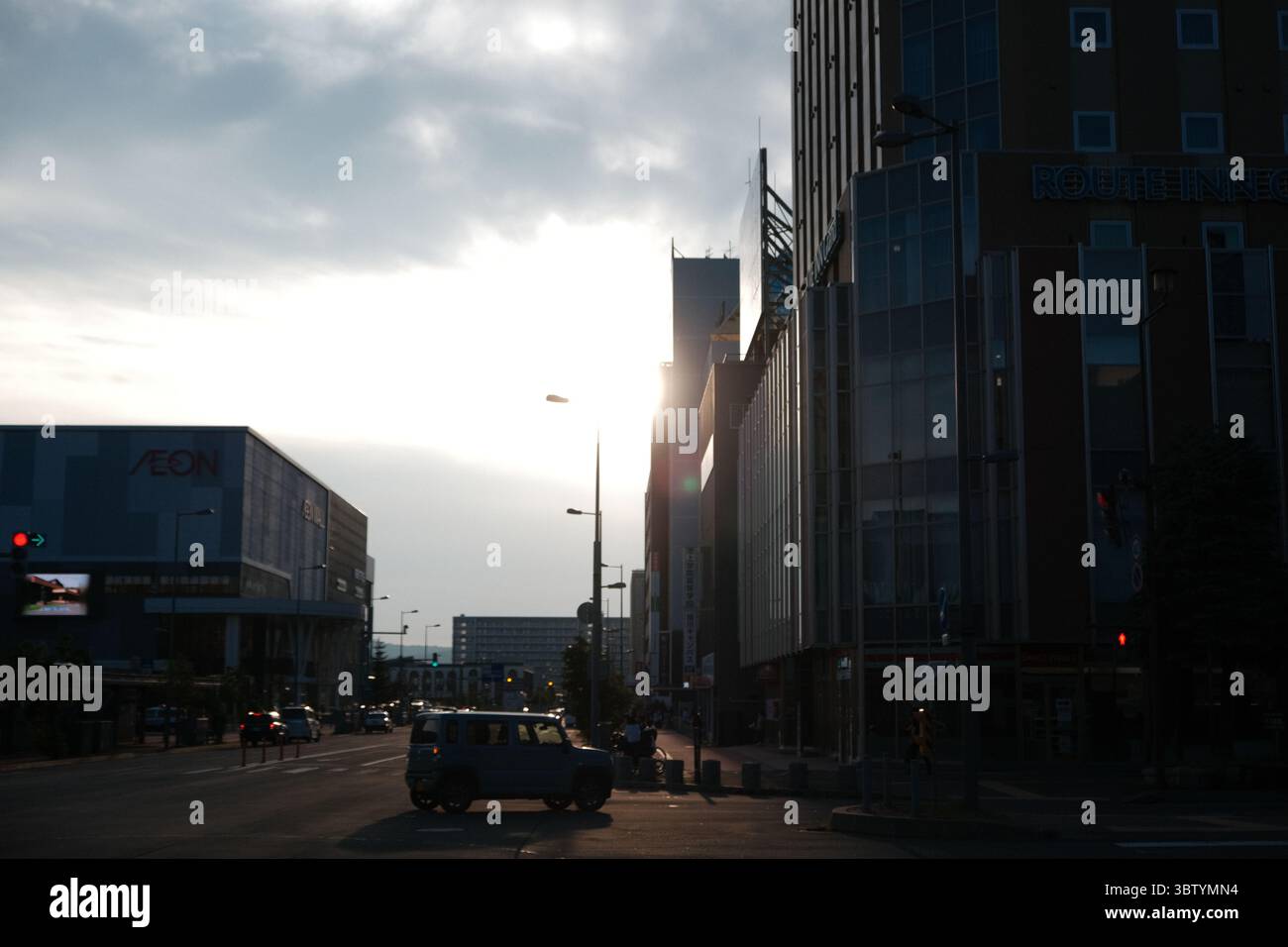 "Due facce, un'anima - Sapporo splende luminoso al sole e brilla dolcemente nella neve". (Giappone) Foto Stock