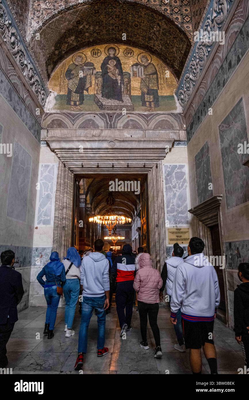 18 ottobre 2020, Istanbul, Fatih, Turchia: Affreschi all'interno della moschea di Hagia sophia..a seguito della decisione del Consiglio di Stato turco del 10 luglio, lo status del museo è stato annullato e trasformato in una moschea. (Immagine di credito: © Resul Kaboglu/SOPA Images via ZUMA Wire) Foto Stock