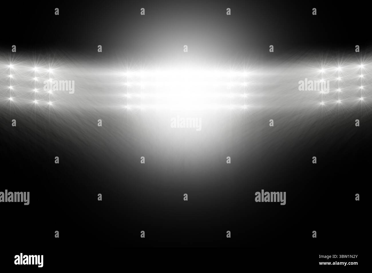 L'array di proiettori orizzontali sta gettando i fasci in un vuoto scuro, creando un design piatto con gradiente luminoso Foto Stock