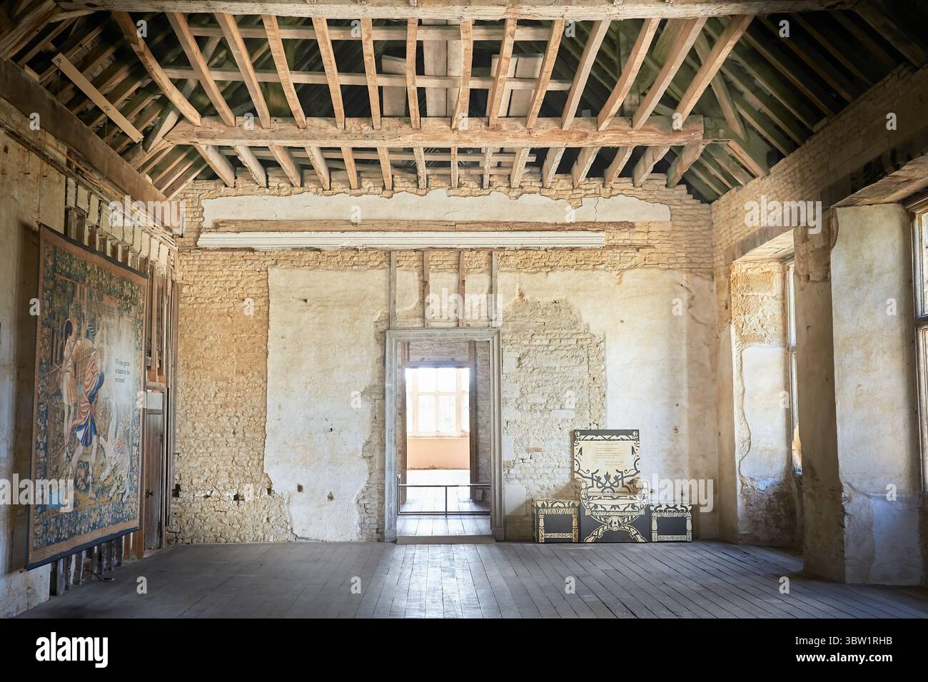 Tumble-down room a Kirby Hall, una villa elisabettiana abbandonata, Corby, Inghilterra. Foto Stock