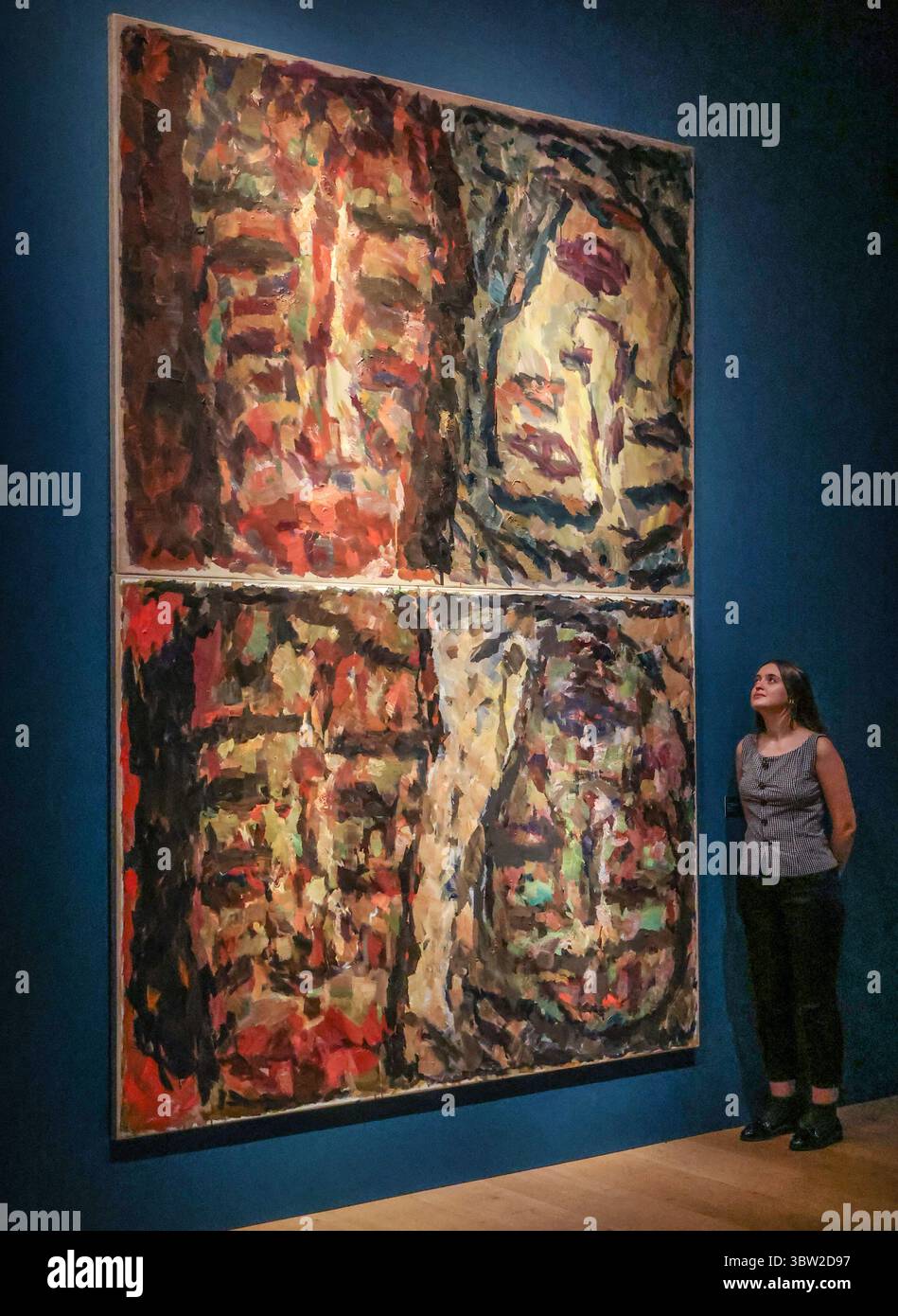 christies Londra, Regno Unito. 16 luglio 2025. La mostra FriendLa mostra offre una rara e commovente esplorazione del viaggio artistico di Marwan, rinomato per la sua ritrattistica profondamente espressiva e le profonde riflessioni sull'esilio, l'identità e la condizione umana. La mostra offre una rara opportunità di vedere per la prima volta opere curate da collezioni private e istituzioni di Londra.16 luglio - 22 agosto, credito: Paul Quezada-Neiman/Alamy Live News Foto Stock