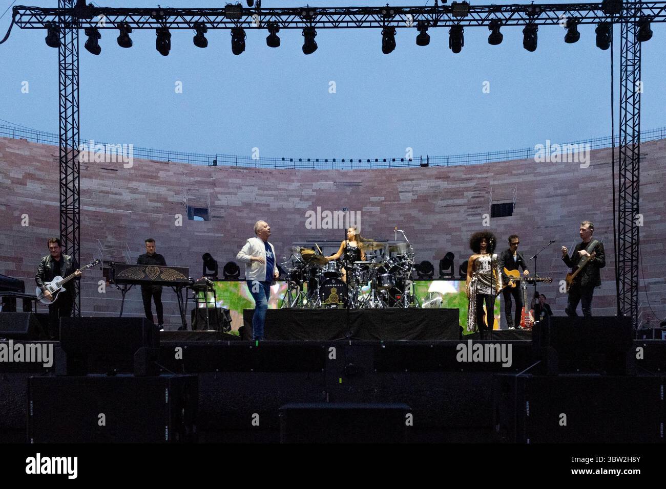 Arena, Verona, Italia, 15 luglio 2025, menti semplici durante Simple Minds - Concerto musicale Foto Stock
