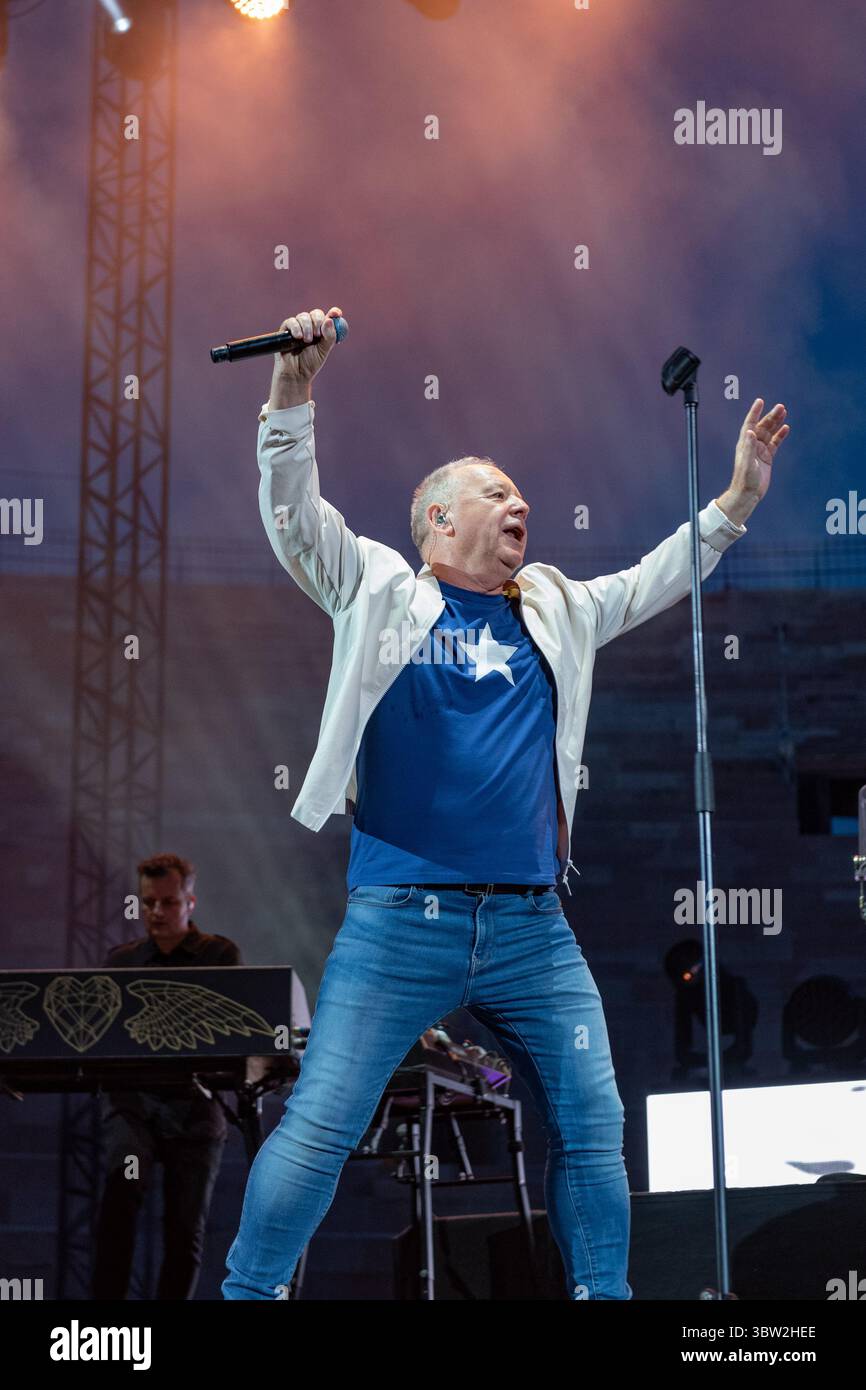 Arena, Verona, Italia, 15 luglio 2025, Jim Kerr (Simple Minds) durante Simple Minds - Concerto musicale Foto Stock