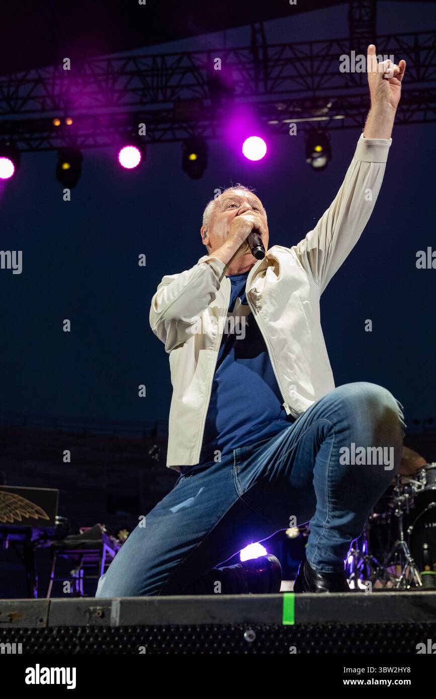 Arena, Verona, Italia, 15 luglio 2025, Jim Kerr (Simple Minds) durante Simple Minds - Concerto musicale Foto Stock