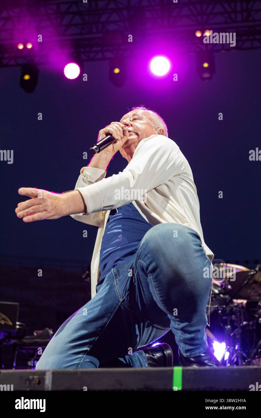 Arena, Verona, Italia, 15 luglio 2025, Jim Kerr (Simple Minds) durante Simple Minds - Concerto musicale Foto Stock