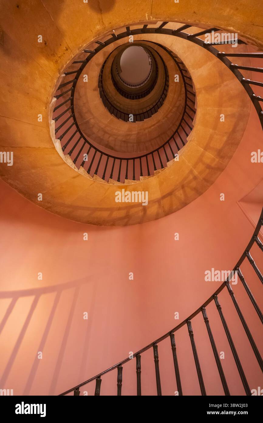Inghilterra, Somerset, Bath, Beckford's Tower and Museum, Scala a spirale interna Foto Stock