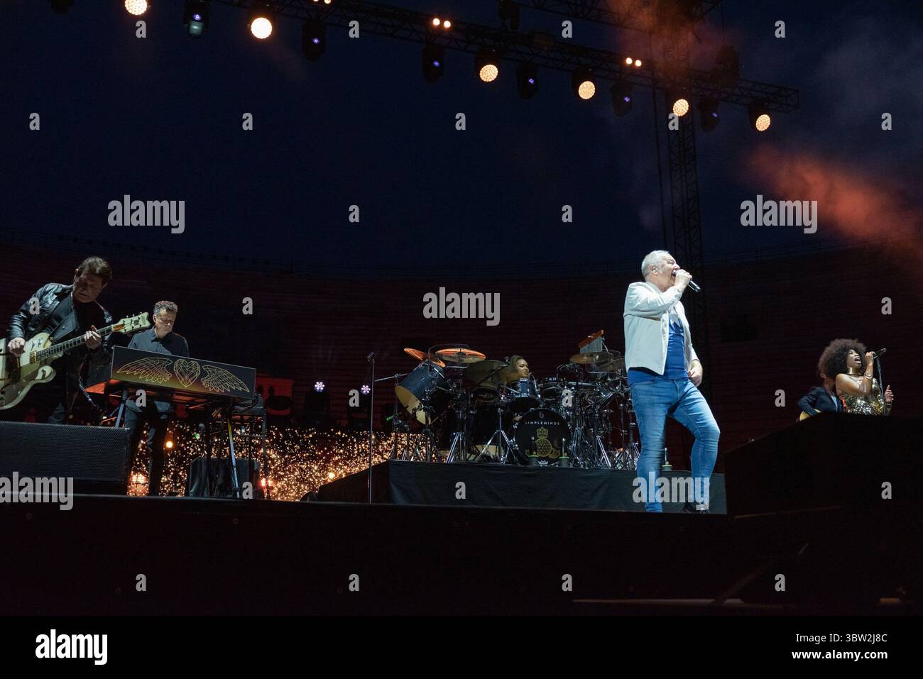 Arena, Verona, Italia, 15 luglio 2025, menti semplici durante Simple Minds - Concerto musicale Foto Stock