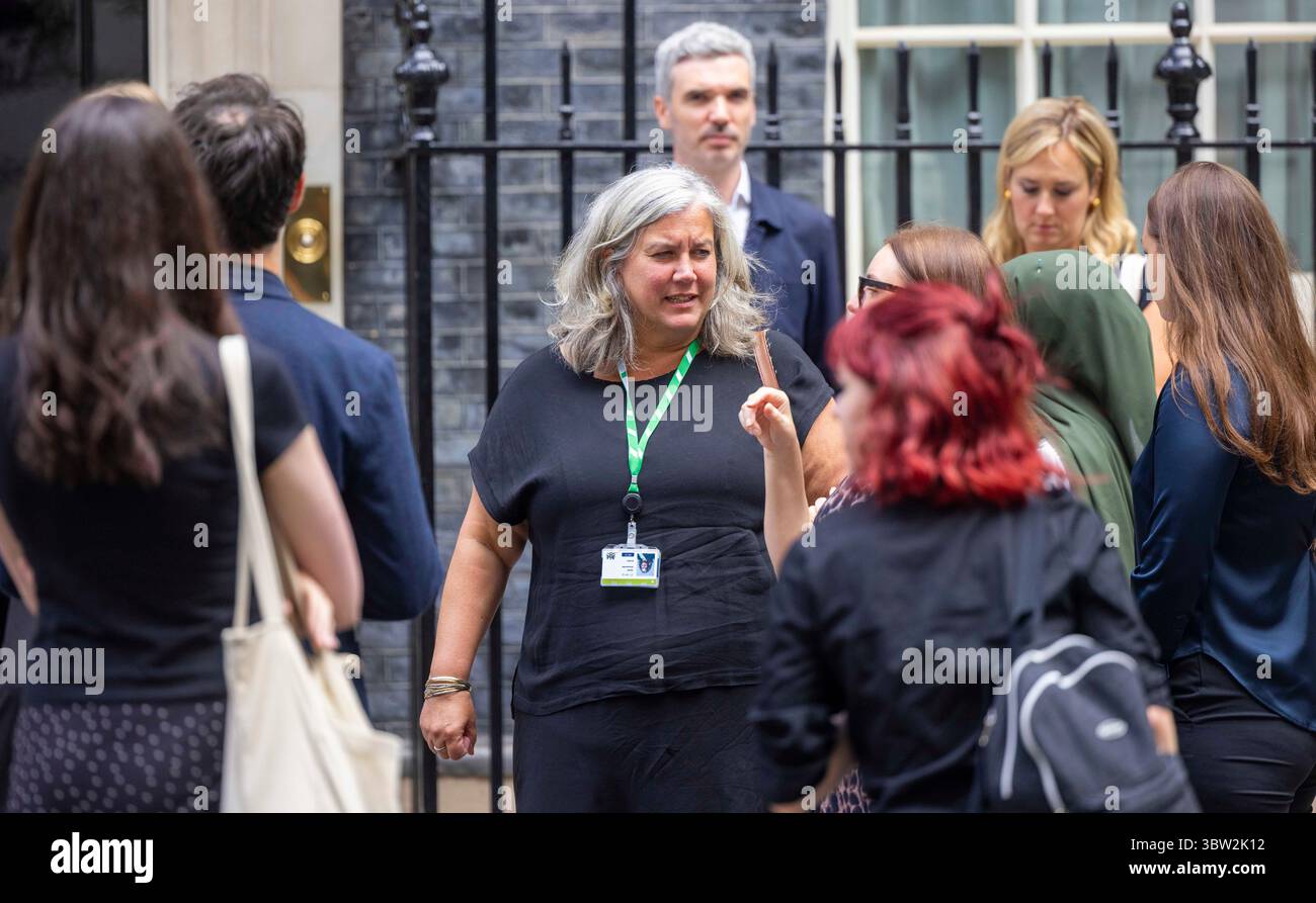 Londra, Regno Unito. 16 luglio 2025. Heidi Alexander, Segretario dei trasporti, incontra gli studenti della Summer School di Stafford in Downing Street. Crediti: Mark Thomas/Alamy Live News Foto Stock