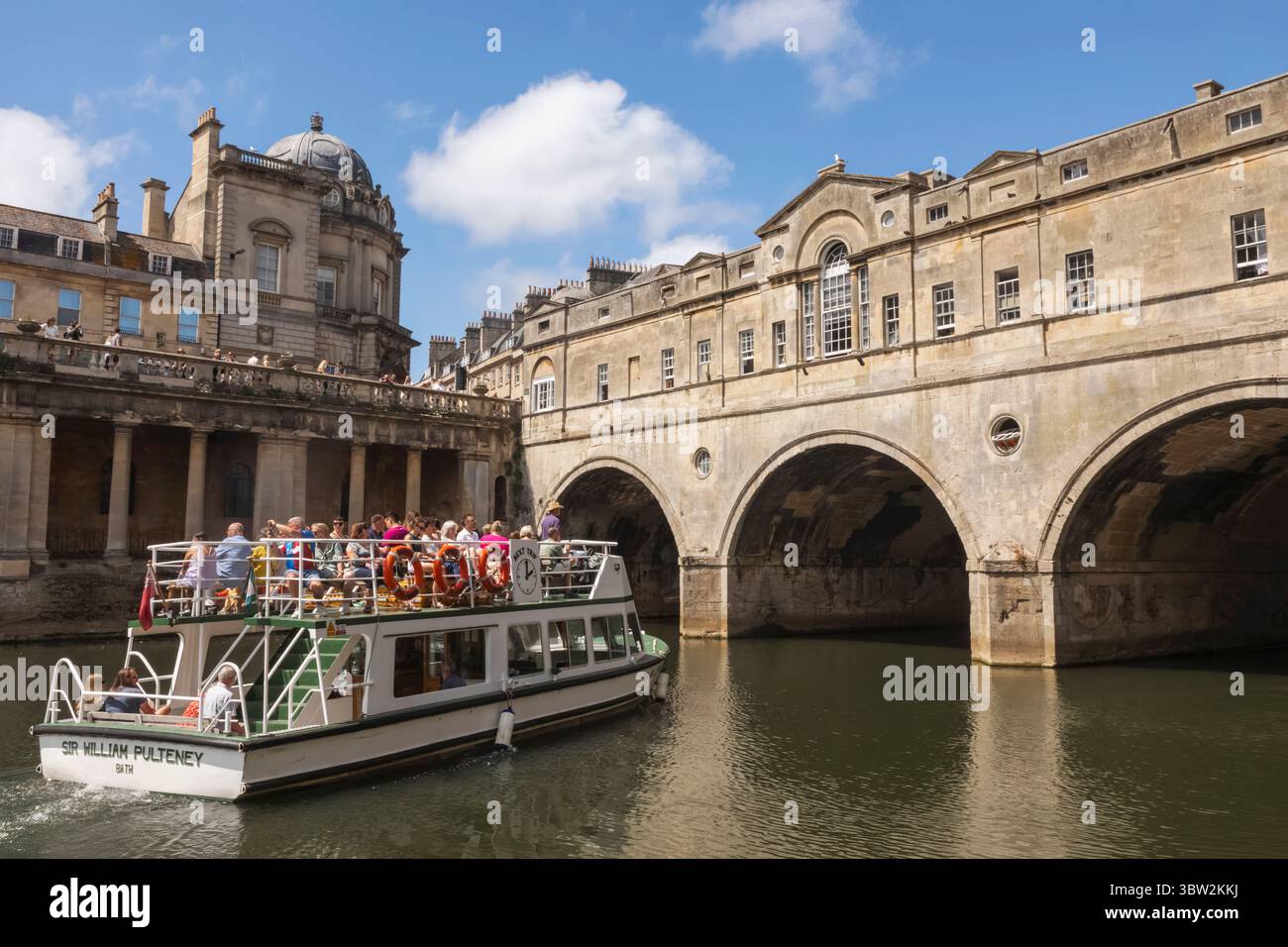 Inghilterra, Somerset, Bath, Tour Boat e Pulteney Bridge Foto Stock
