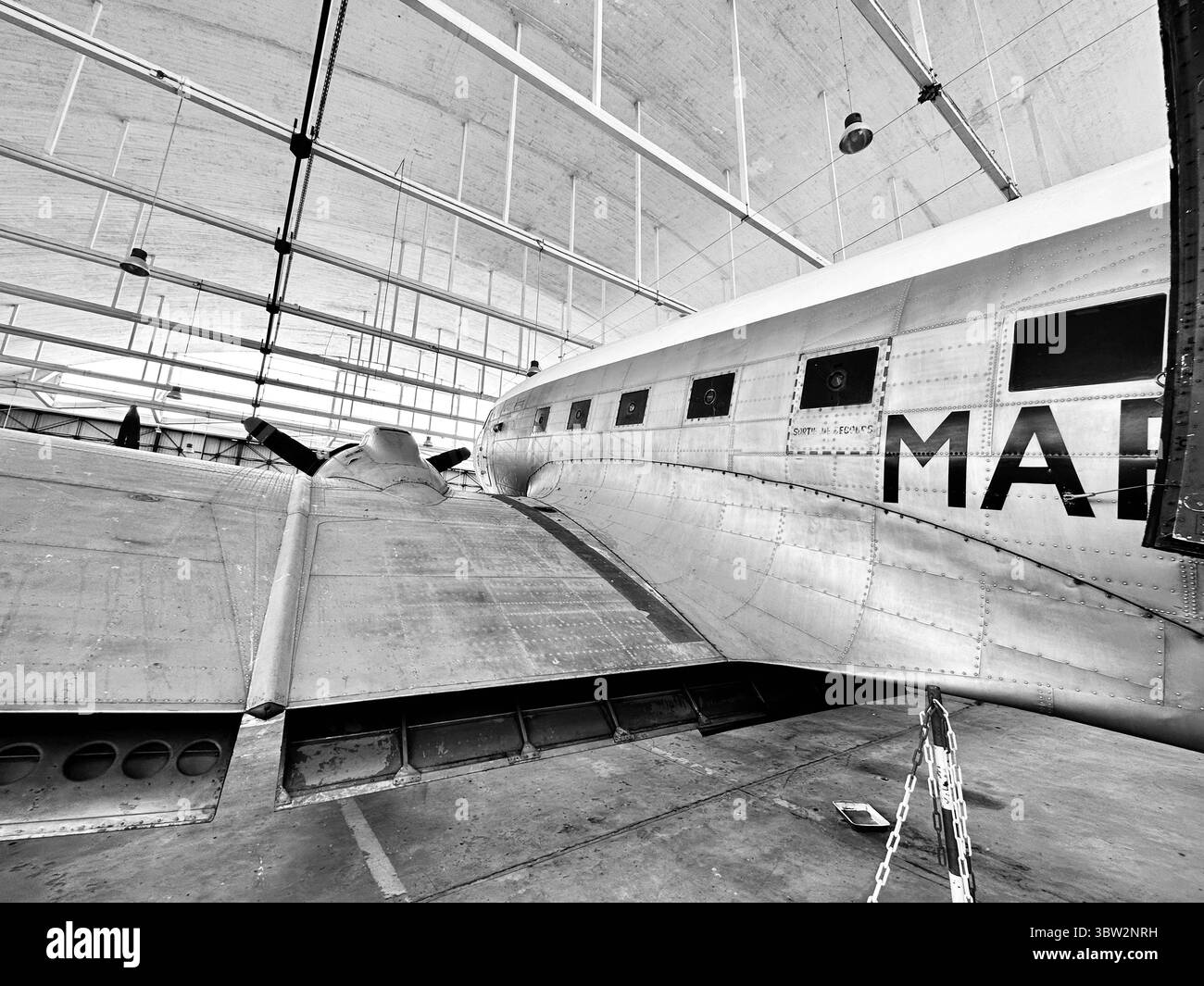 Storico aereo della Marina francese a Hangar – Rochefort Aeronautical Museum, Francia Foto Stock