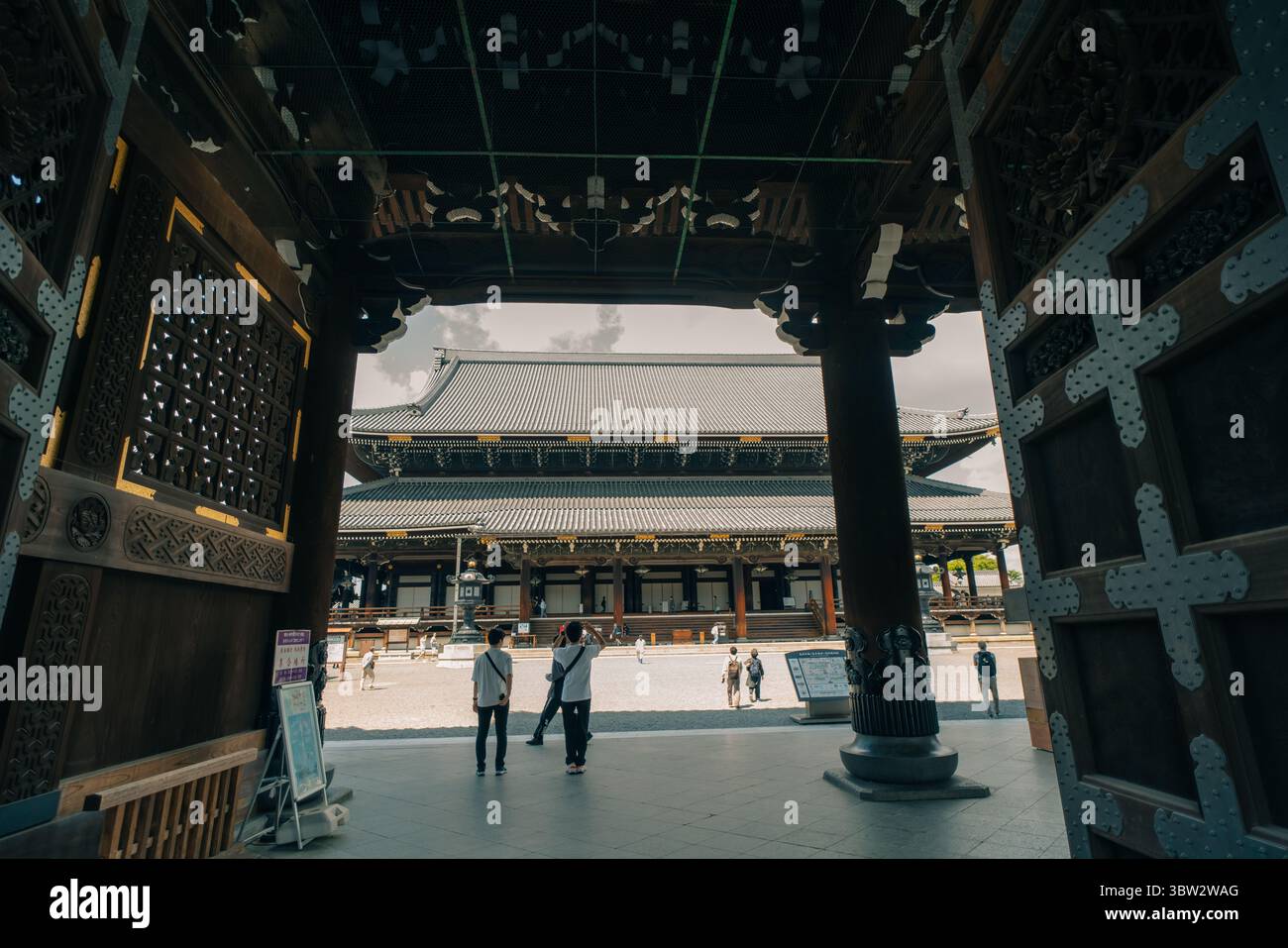 Kyoto Giappone - 2 maggio 2025 tempio Higashi Honganji Goeido, il tempio principale della fazione Otani del Buddismo Jodo-Shin . Foto di alta qualità Foto Stock