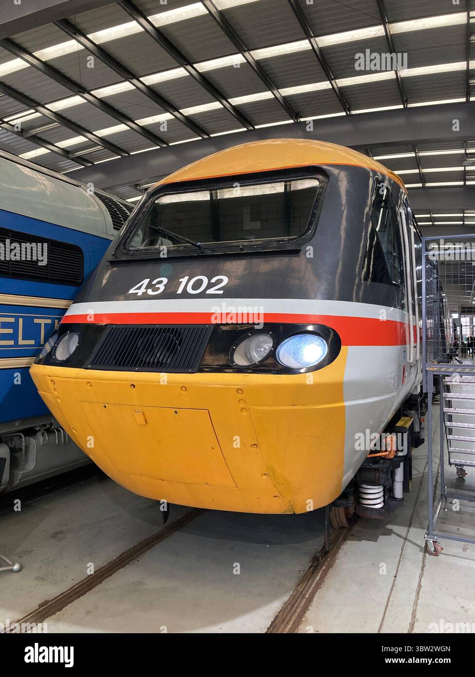 Locomotive d'epoca a vapore e diesel al Locomotion Museum di Shildon, fotografate al chiuso e su pista dimostrativa Foto Stock