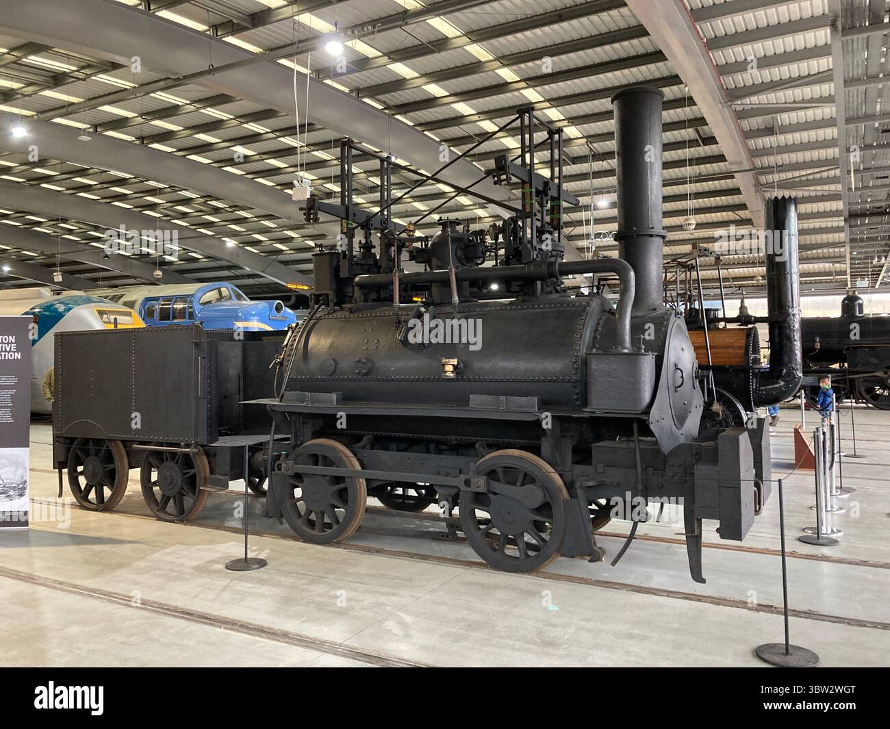 Locomotive d'epoca a vapore e diesel al Locomotion Museum di Shildon, fotografate al chiuso e su pista dimostrativa Foto Stock