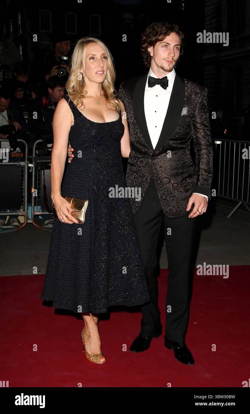 Sam Taylor Wood e Aaron Johnson ai GQ Men of the Year Awards di Londra - 7 settembre 2010 Foto Stock