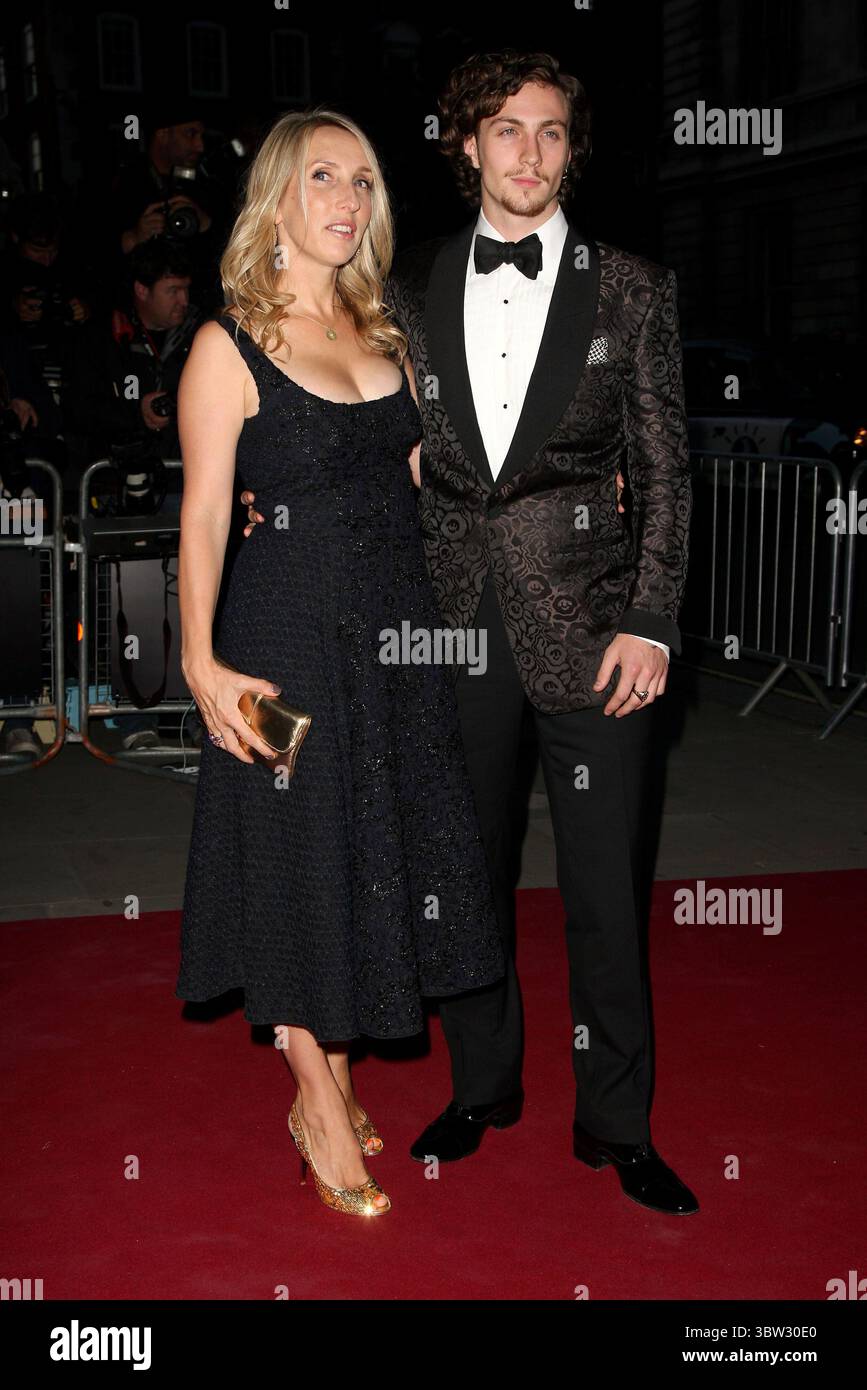 Sam Taylor Wood e Aaron Johnson ai GQ Men of the Year Awards di Londra - 7 settembre 2010 Foto Stock