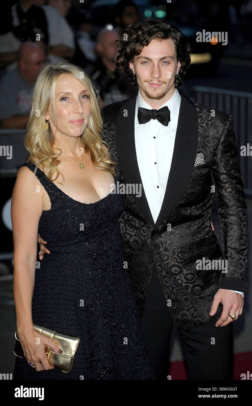 Sam Taylor Wood e Aaron Johnson ai GQ Men of the Year Awards di Londra - 7 settembre 2010 Foto Stock
