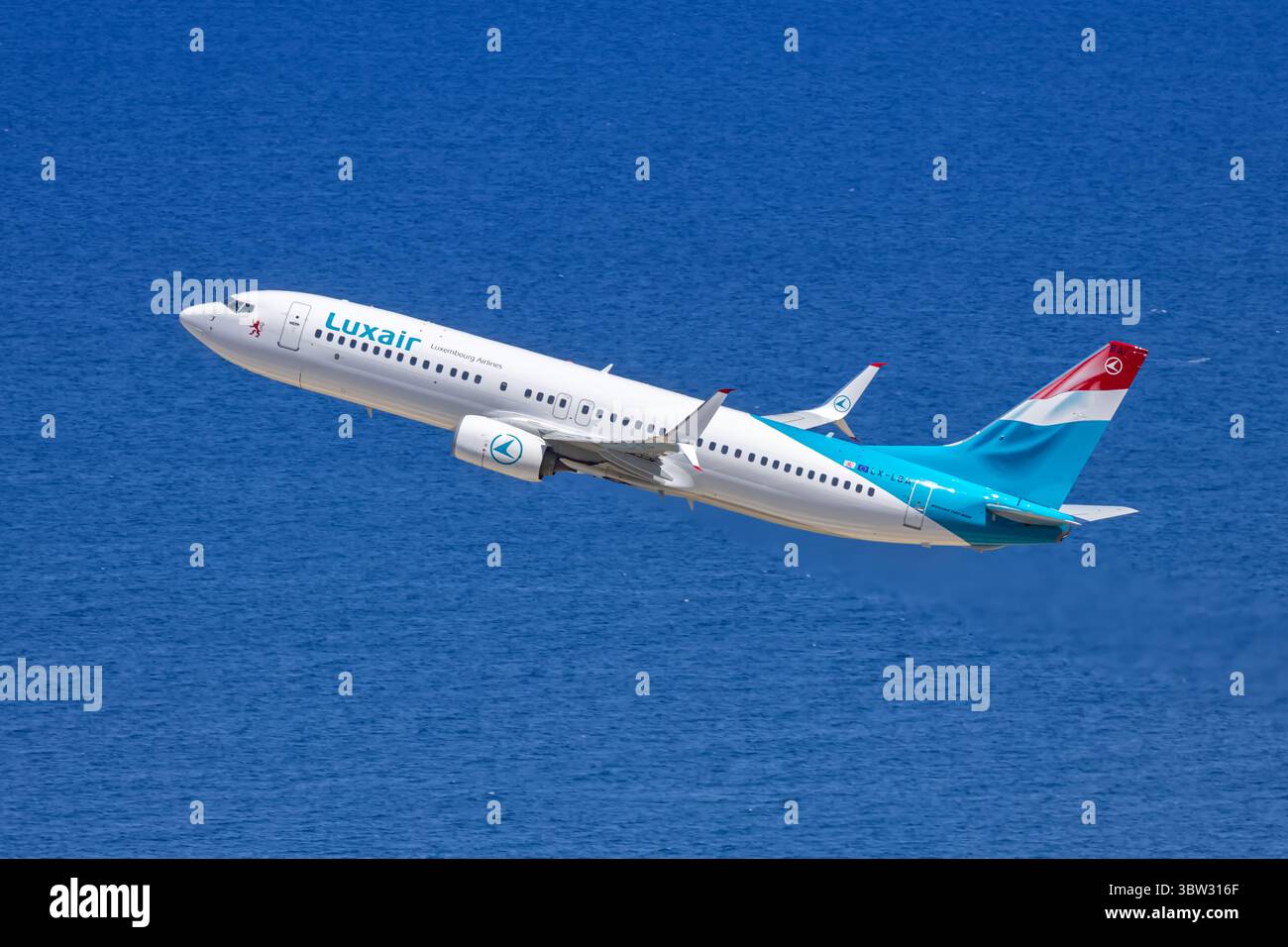 Rodi, Grecia - 2 giugno 2025: Aereo Luxair Boeing 737-800 all'aeroporto di Rodi in Grecia. Foto Stock