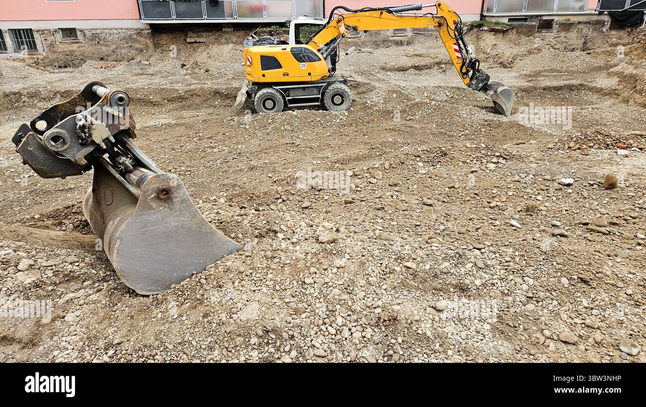 Cantiere: Primo piano di escavatori, attrezzature industriali. Foto di alta qualità Foto Stock