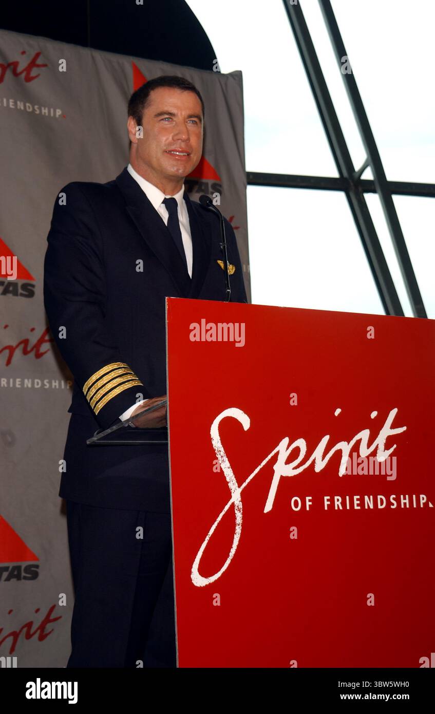 28 AGOSTO 2002 - IL TOUR GLOBALE K25984AR SPIRIT OF FRIENDSHIP SI FERMA ALL'AEROPORTO JFK, NYC 08/28/02. (Immagine di credito: © Andrea Renault/ZUMA Wire) Foto Stock