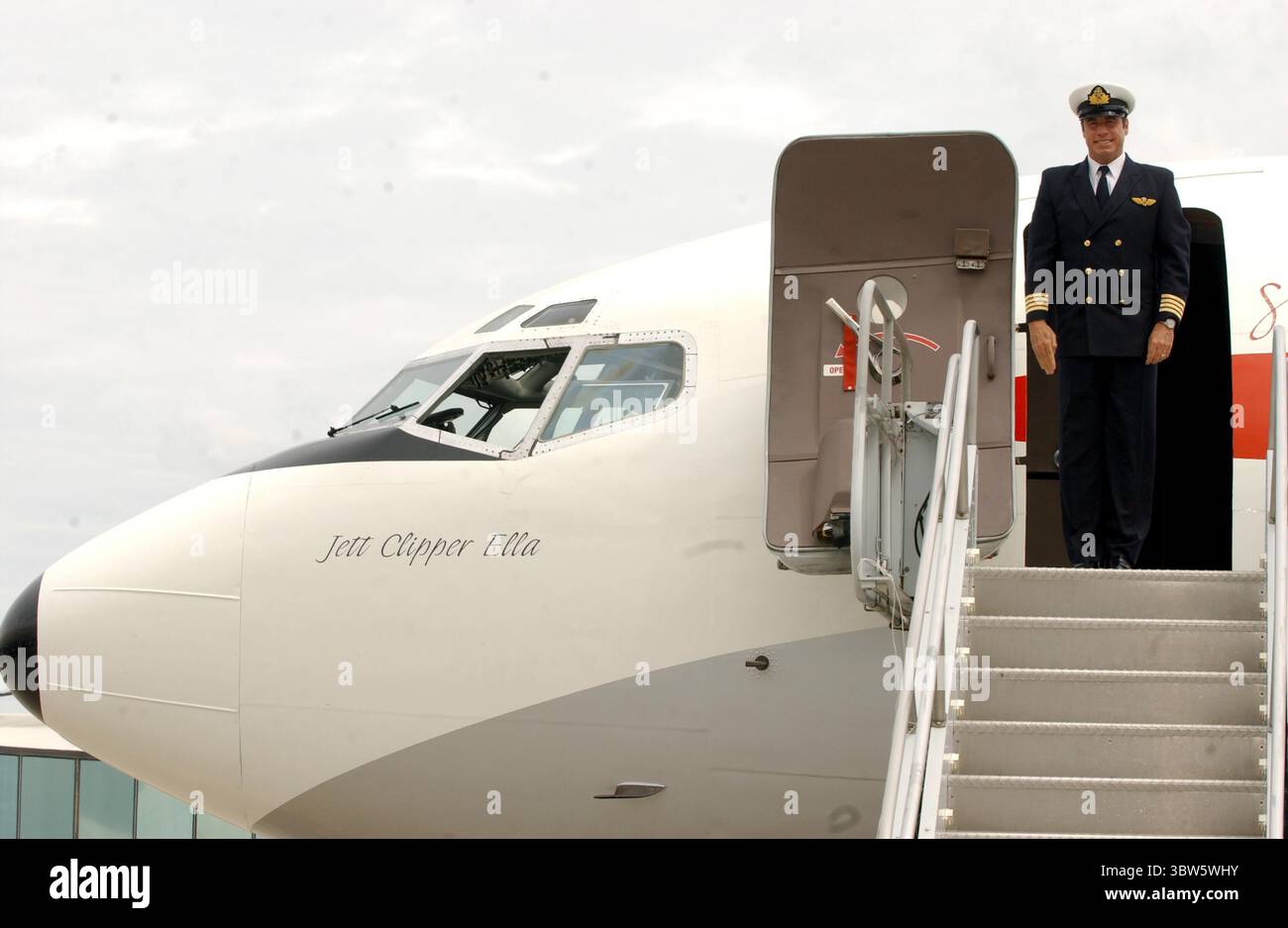 28 AGOSTO 2002 - IL TOUR GLOBALE K25984AR SPIRIT OF FRIENDSHIP SI FERMA ALL'AEROPORTO JFK, NYC 08/28/02. (Immagine di credito: © Andrea Renault/ZUMA Wire) Foto Stock