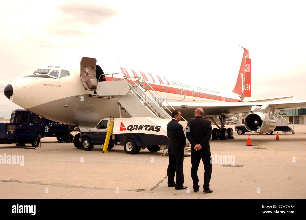 28 AGOSTO 2002 - IL TOUR GLOBALE K25984AR SPIRIT OF FRIENDSHIP SI FERMA ALL'AEROPORTO JFK, NYC 08/28/02. (Immagine di credito: © Andrea Renault/ZUMA Wire) Foto Stock