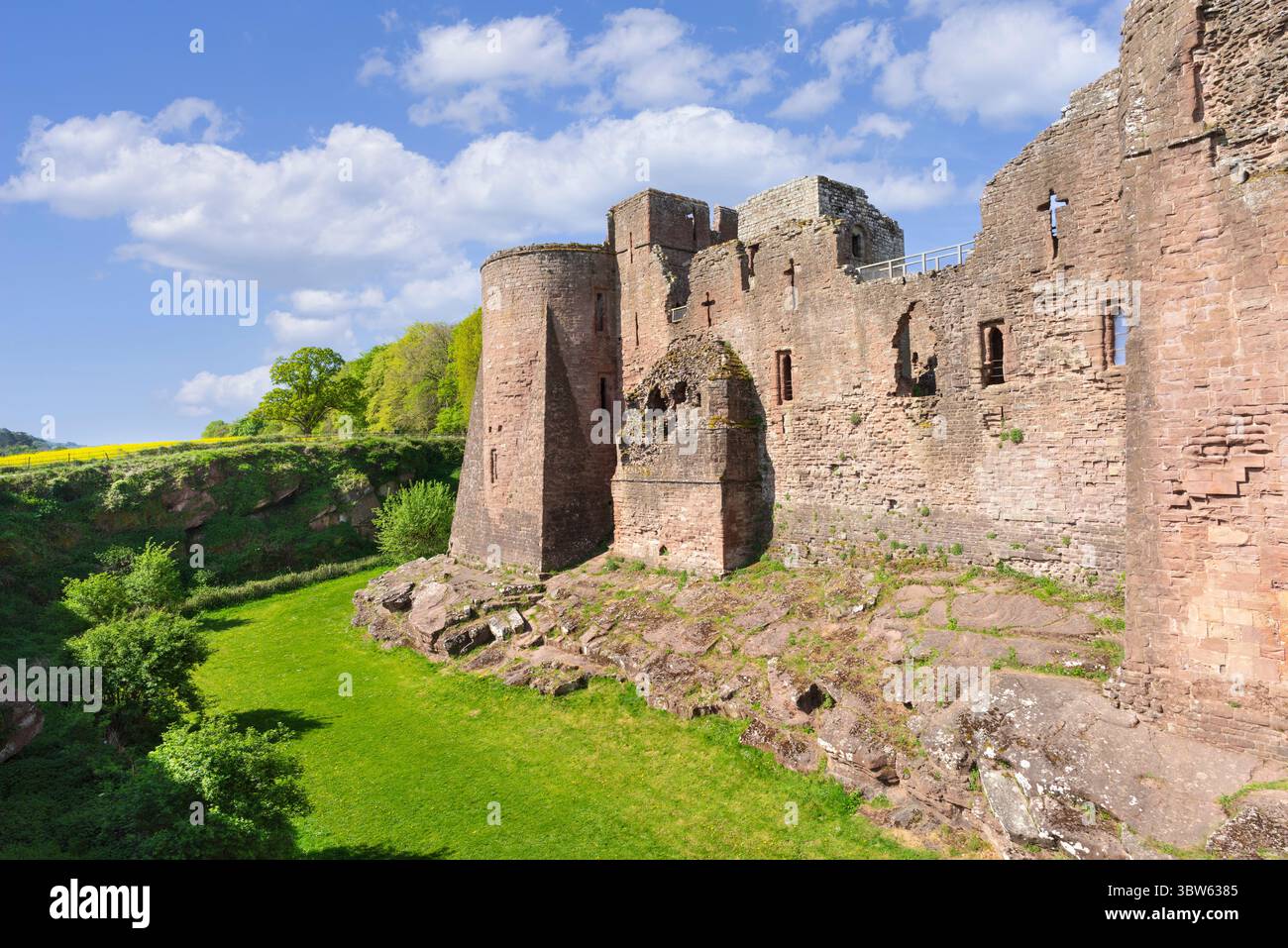 Rovine del castello di Goodrich nel villaggio di Goodrich Herefordshire Inghilterra Regno Unito Europa Foto Stock