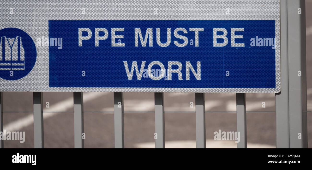 "Cartello DPI must be wear", Regno Unito Foto Stock