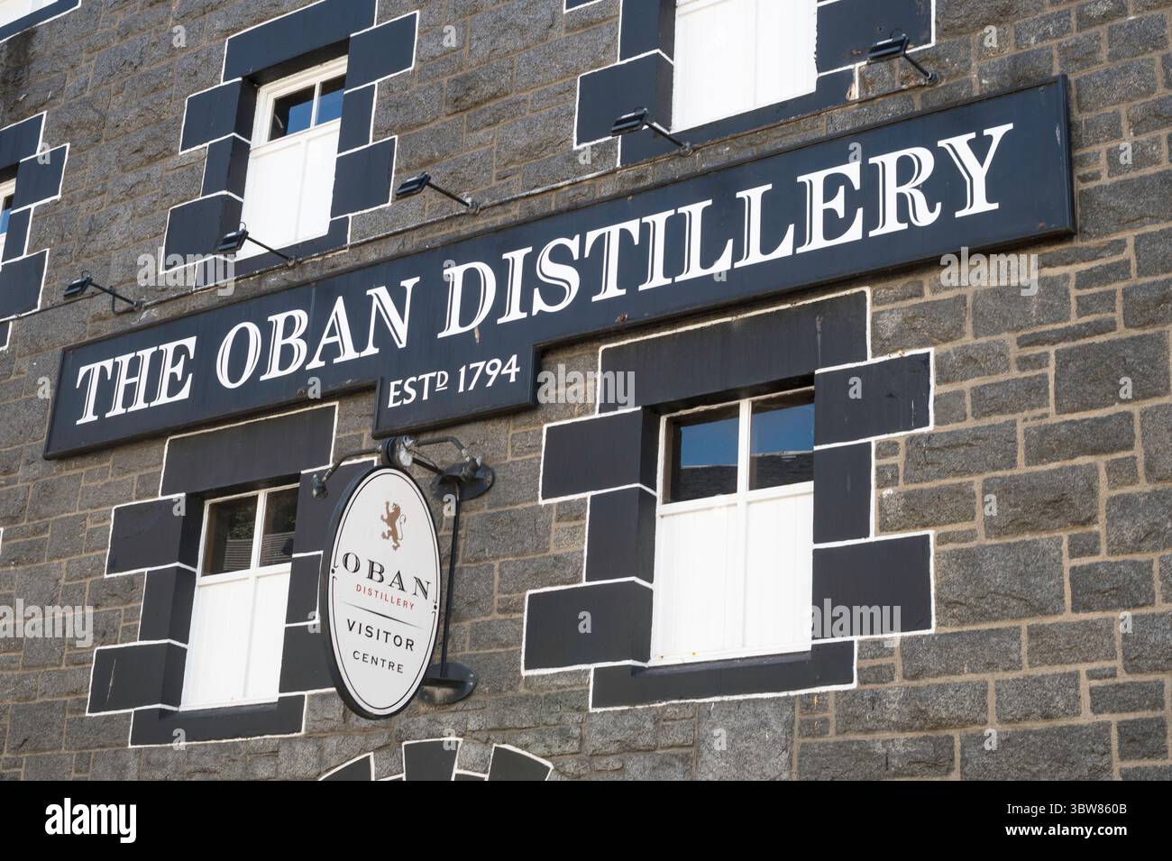 Segnaletica per la Distilleria Oban e il centro visitatori, Oban, Argyll e Bute, Scozia, Regno Unito Foto Stock