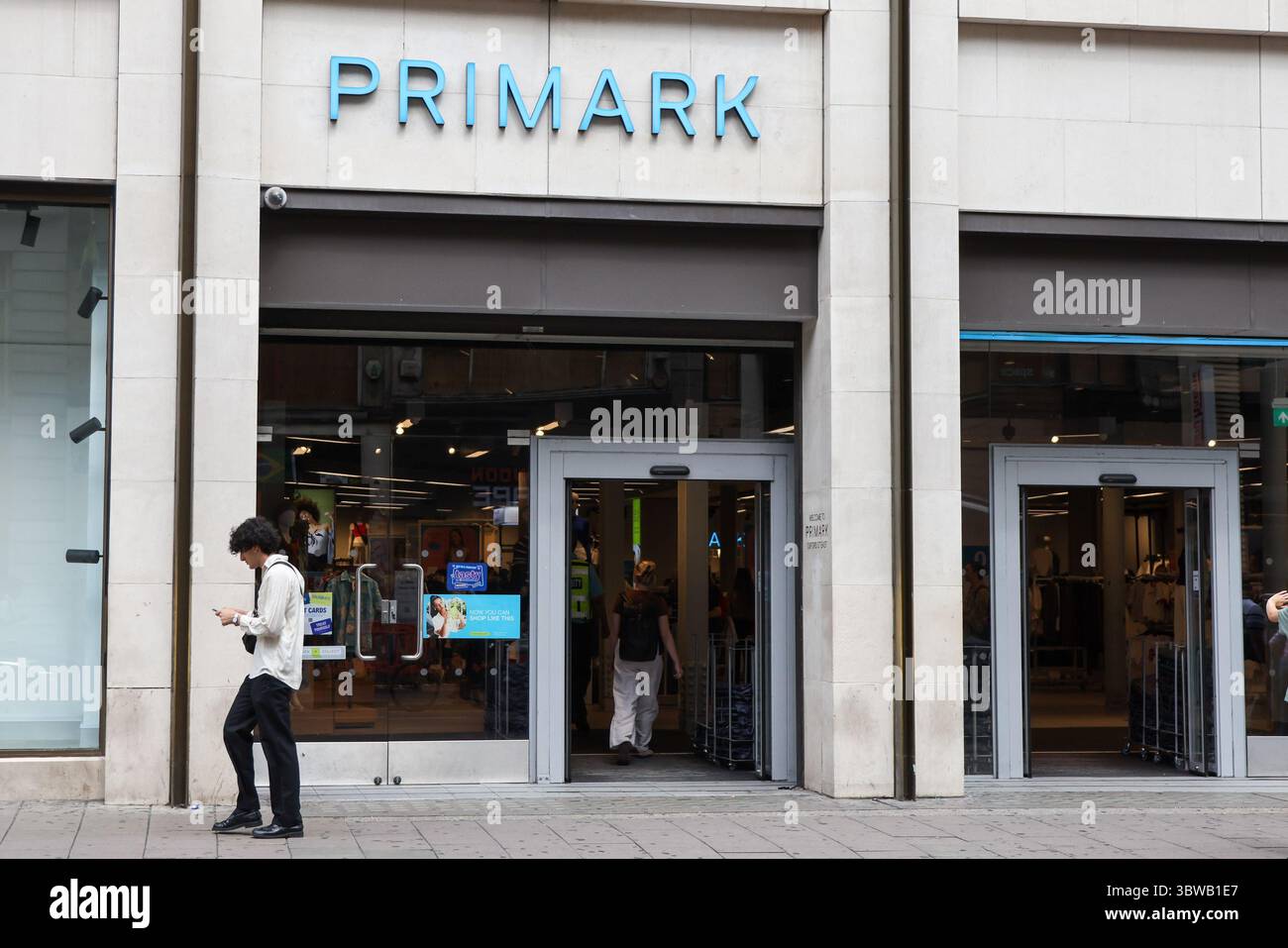 Londra, Regno Unito. 16 luglio 2025. Vista esterna del negozio Primark a Londra. (Credit Image: © Dinendra Haria/SOPA Images via ZUMA Press Wire) SOLO PER USO EDITORIALE! Non per USO commerciale! Foto Stock