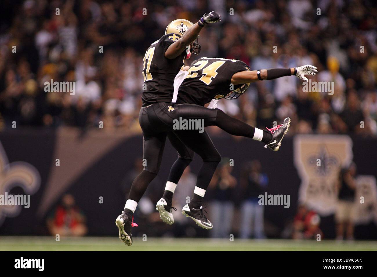 31 ottobre 2010: Il cornerback dei New Orleans Saints Malcolm Jenkins (27) e il cornerback dei New Orleans Saints Leigh Torrence (24) celebrano una grande giocata durante la partita tra i New Orleans Saints e i Pittsburgh Steelers al Louisiana Superdome di New Orleans, Louisiana. I Saints vinsero 20-10. (Immagine di credito: © Don Page/ZUMA Wire) Foto Stock