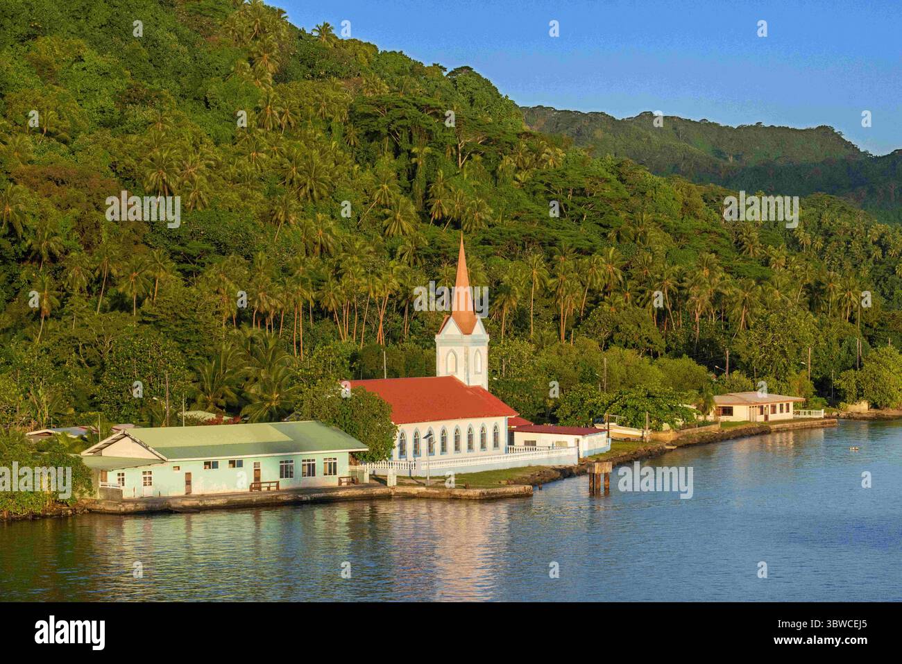 26 marzo 2015 Polinesia francese: Chiesa nella baia di Haamene a Tahaa, Polinesia francese, Isole della società, Isole del Pacifico. (Immagine di credito: © Sergi Reboredo/ZUMA Wire) Foto Stock