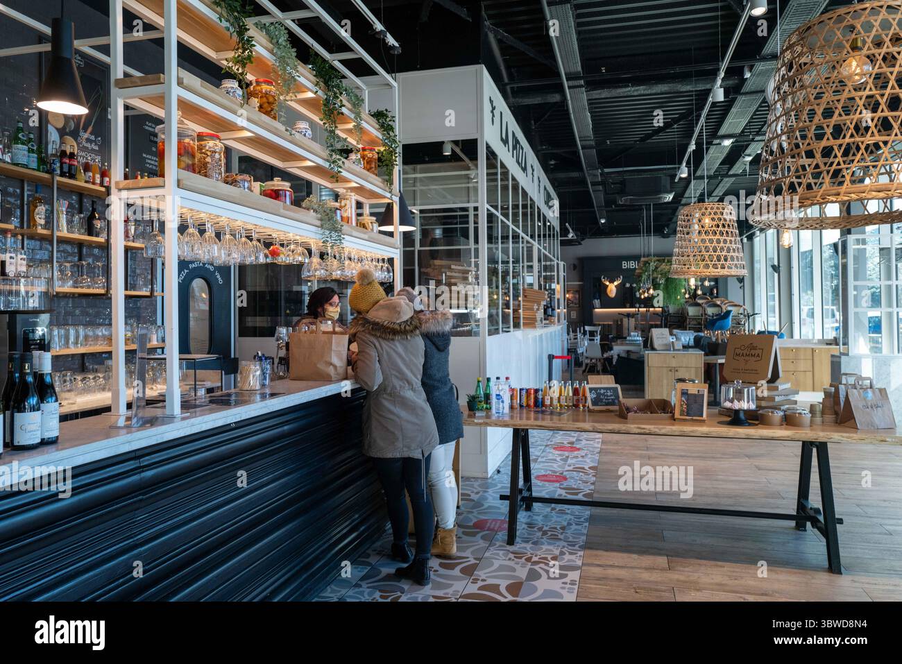 10 dicembre 2020, Courchevel, Francia: Moutiers, nelle Alpi francesi durante la pandemia di covid e il lockdown (immagine di credito: © Ania Freindorf/ZUMA Wire) Foto Stock