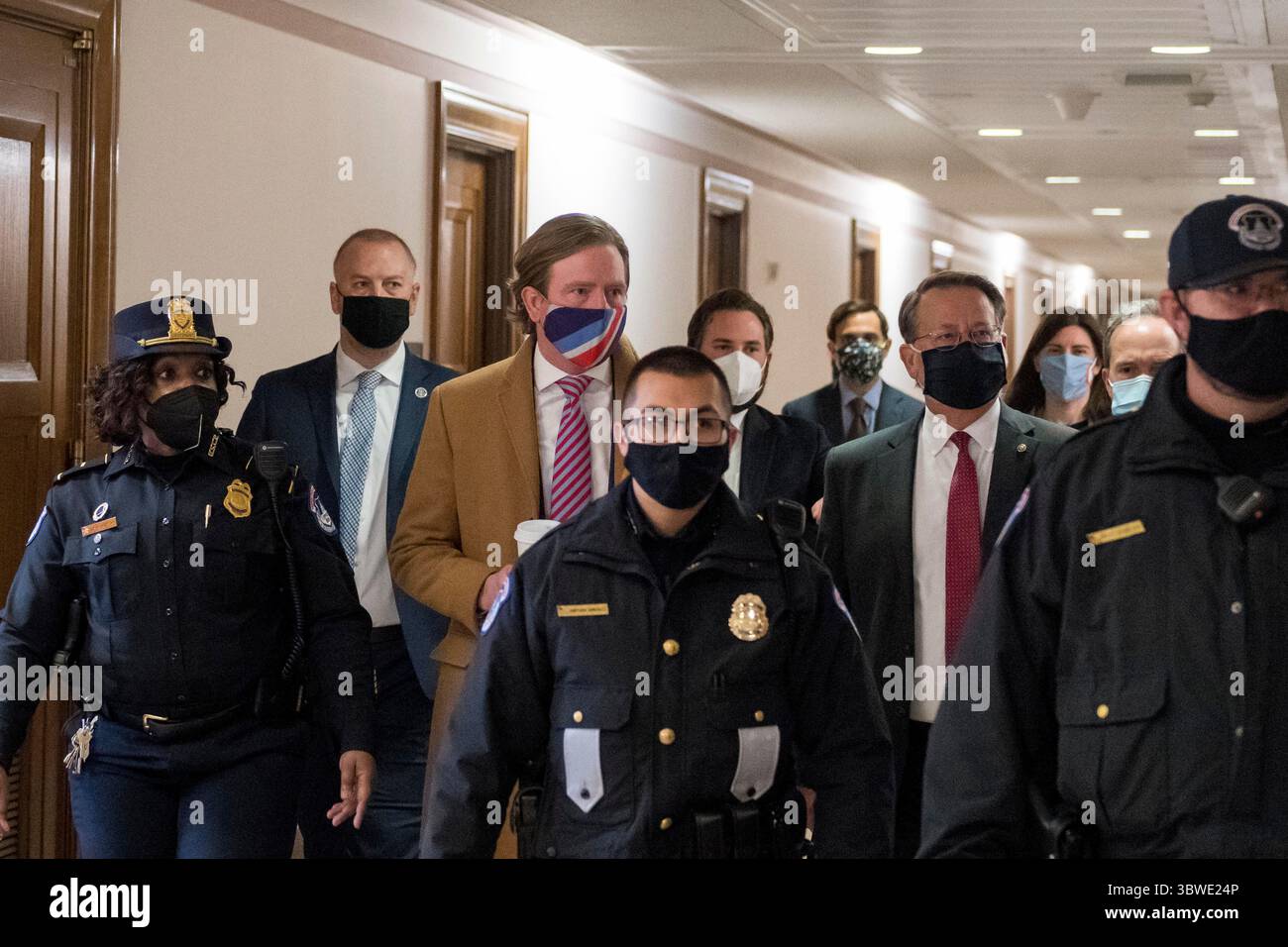 16 dicembre 2020, Washington, Distretto di Columbia, USA: Ex direttore dell'Agenzia per la sicurezza informatica e le infrastrutture del Dipartimento della sicurezza interna Christopher Krebs arriva per l'audizione del Comitato del Senato per la sicurezza interna e gli affari governativi per esaminare le irregolarità nelle elezioni del 2020, nell'edificio dell'ufficio del Senato Dirksen a Washington, DC, mercoledì 16 dicembre 2020. Credito: Rod Lamkey / CNP (immagine di credito: © Rod Lamkey - CNP/CNP tramite filo ZUMA) Foto Stock