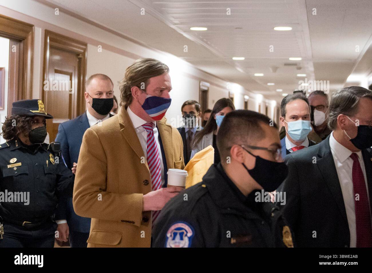 16 dicembre 2020, Washington, Distretto di Columbia, USA: Ex direttore dell'Agenzia per la sicurezza informatica e le infrastrutture del Dipartimento della sicurezza interna Christopher Krebs arriva per l'audizione del Comitato del Senato per la sicurezza interna e gli affari governativi per esaminare le irregolarità nelle elezioni del 2020, nell'edificio dell'ufficio del Senato Dirksen a Washington, DC, mercoledì 16 dicembre 2020. Credito: Rod Lamkey / CNP (immagine di credito: © Rod Lamkey - CNP/CNP tramite filo ZUMA) Foto Stock