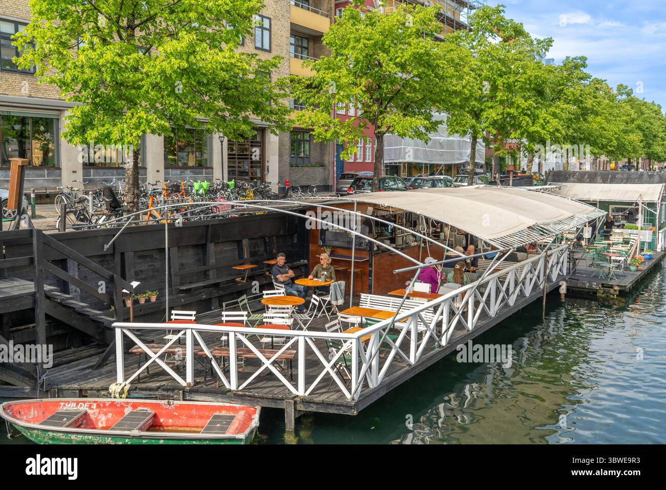 Pittoresca vita dei canali nel Christianshavn di Copenaghen Foto Stock