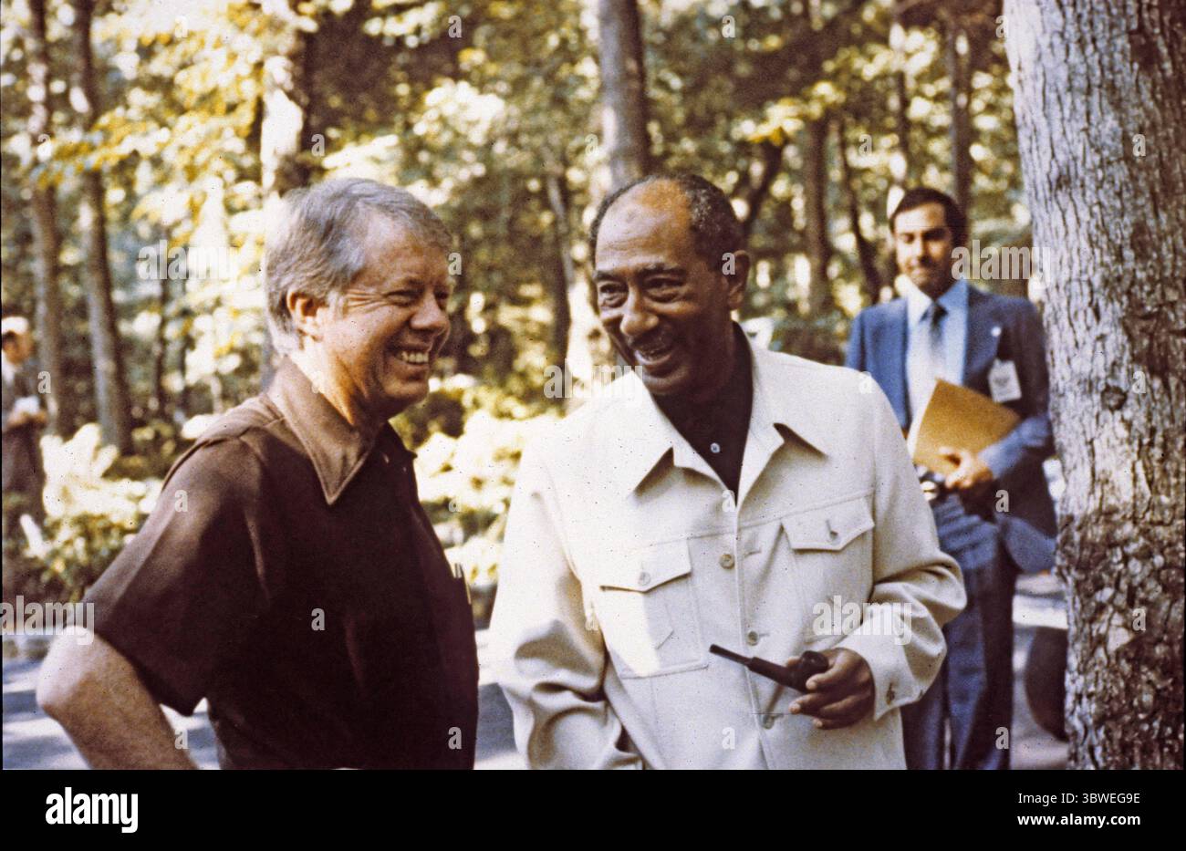 6 settembre 1978 - Thurmont, Maryland, Stati Uniti d'America - il presidente degli Stati Uniti JIMMY CARTER, a sinistra, e il presidente egiziano ANWAR SADAT, a destra, appaiono rilassati mentre si preparano ai colloqui al vertice con il primo ministro israeliano a Camp David. (Immagine di credito: © White House/ZUMA Wire/ZUMAPRESS.com) Foto Stock